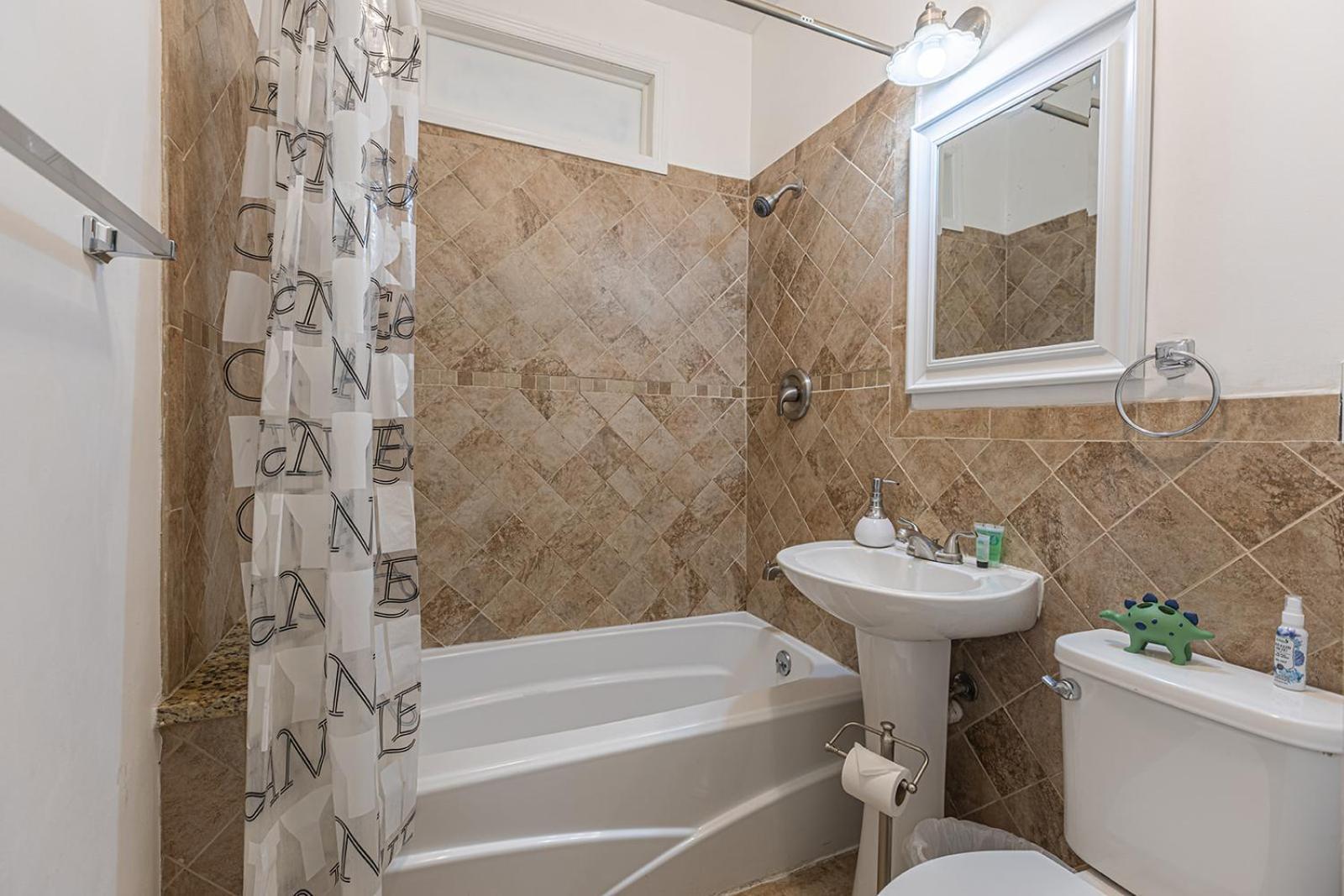 ﻿charming Centrally Located Ocean View W Huge Private Yard, Patio, Firepit, & Bbq *