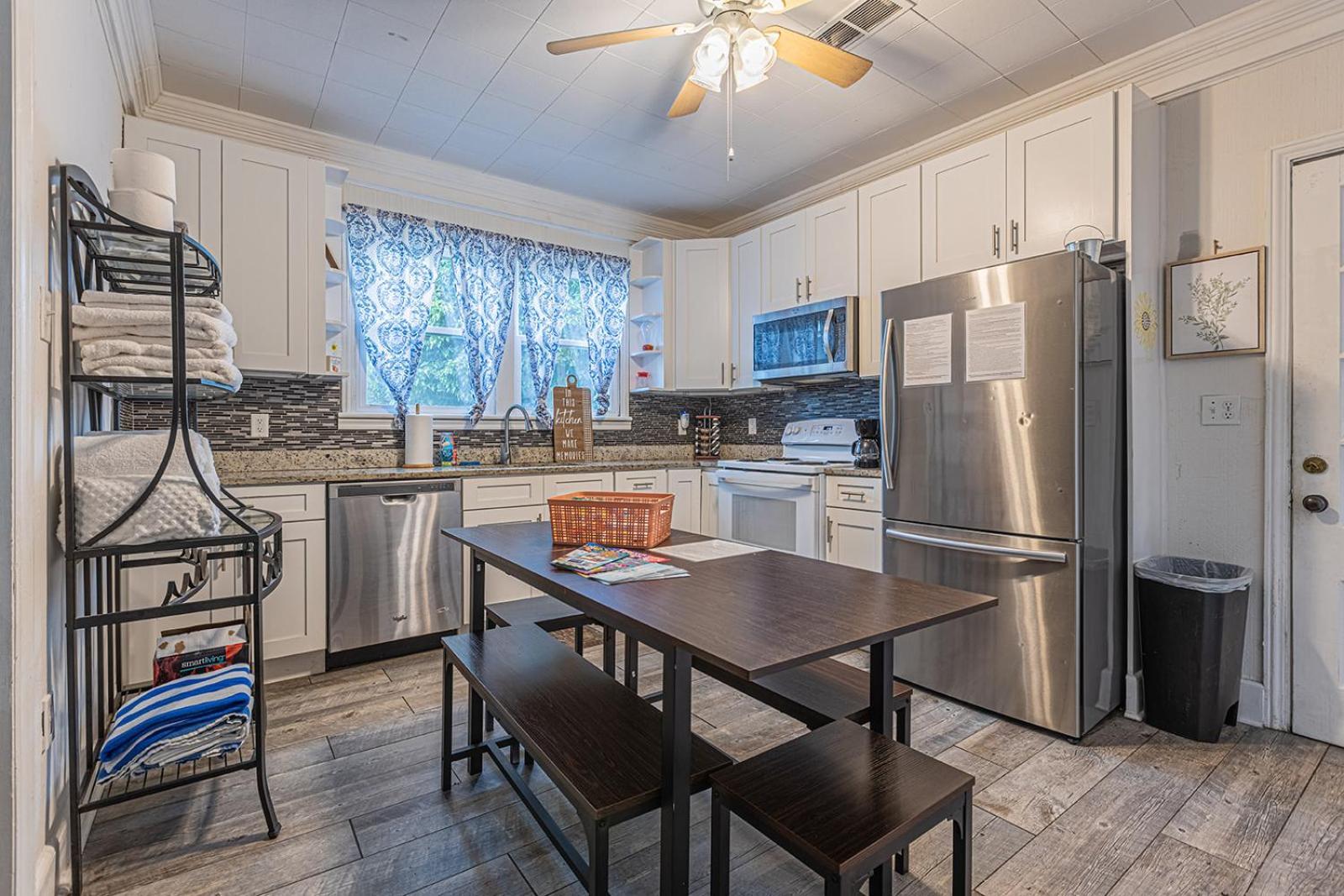 ﻿charming Centrally Located Ocean View W Huge Private Yard, Patio, Firepit, & Bbq Holiday home *