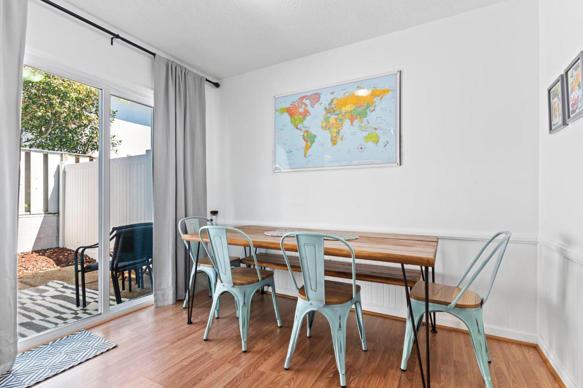 Apartment Beautifully Updated! 2br Pet Friendly Apartment, Walk To The Beach!