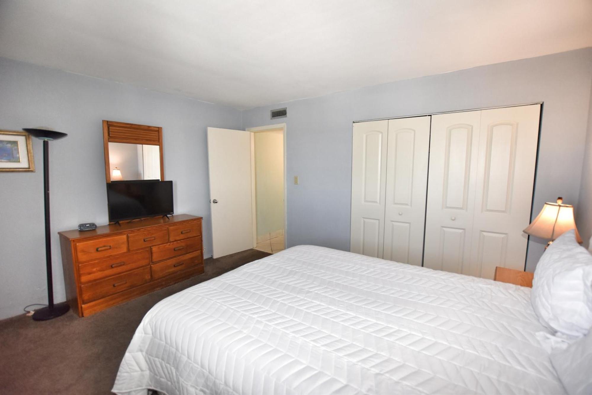 1412 Waters Edge Apartment *