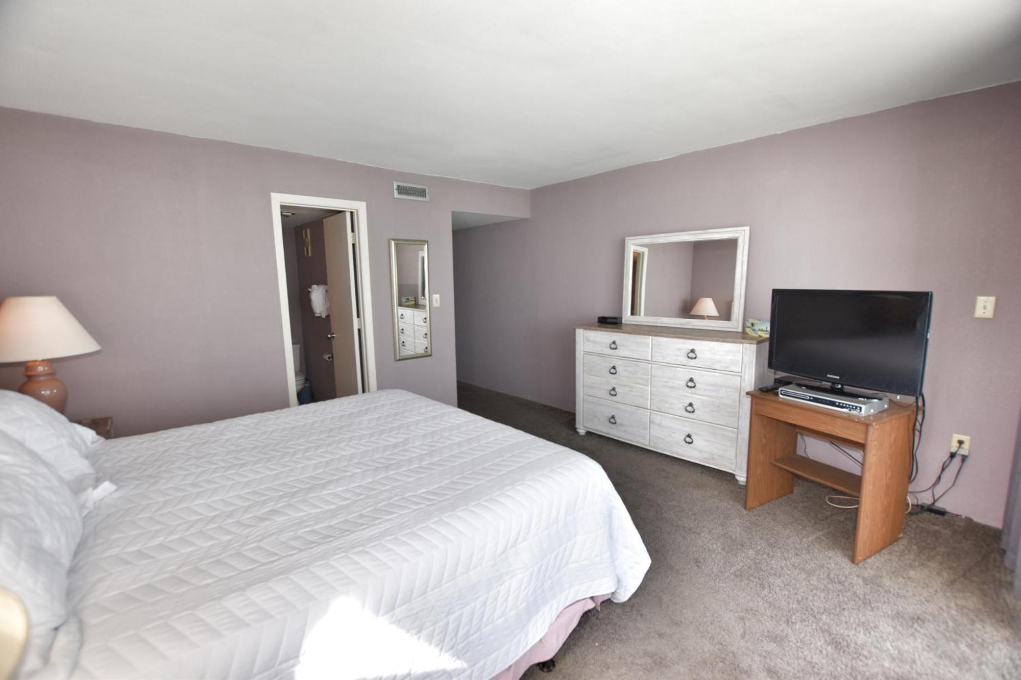 1412 Waters Edge Apartment *