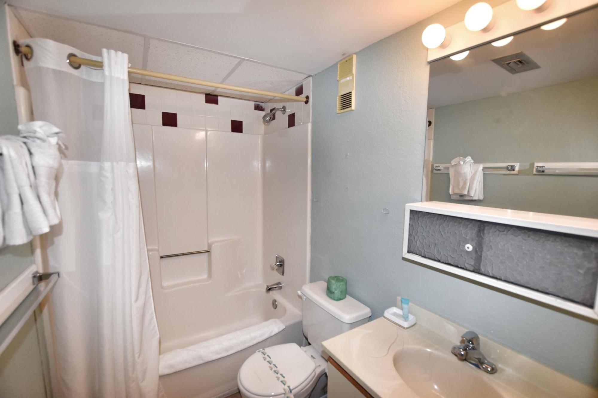 1412 Waters Edge Apartment