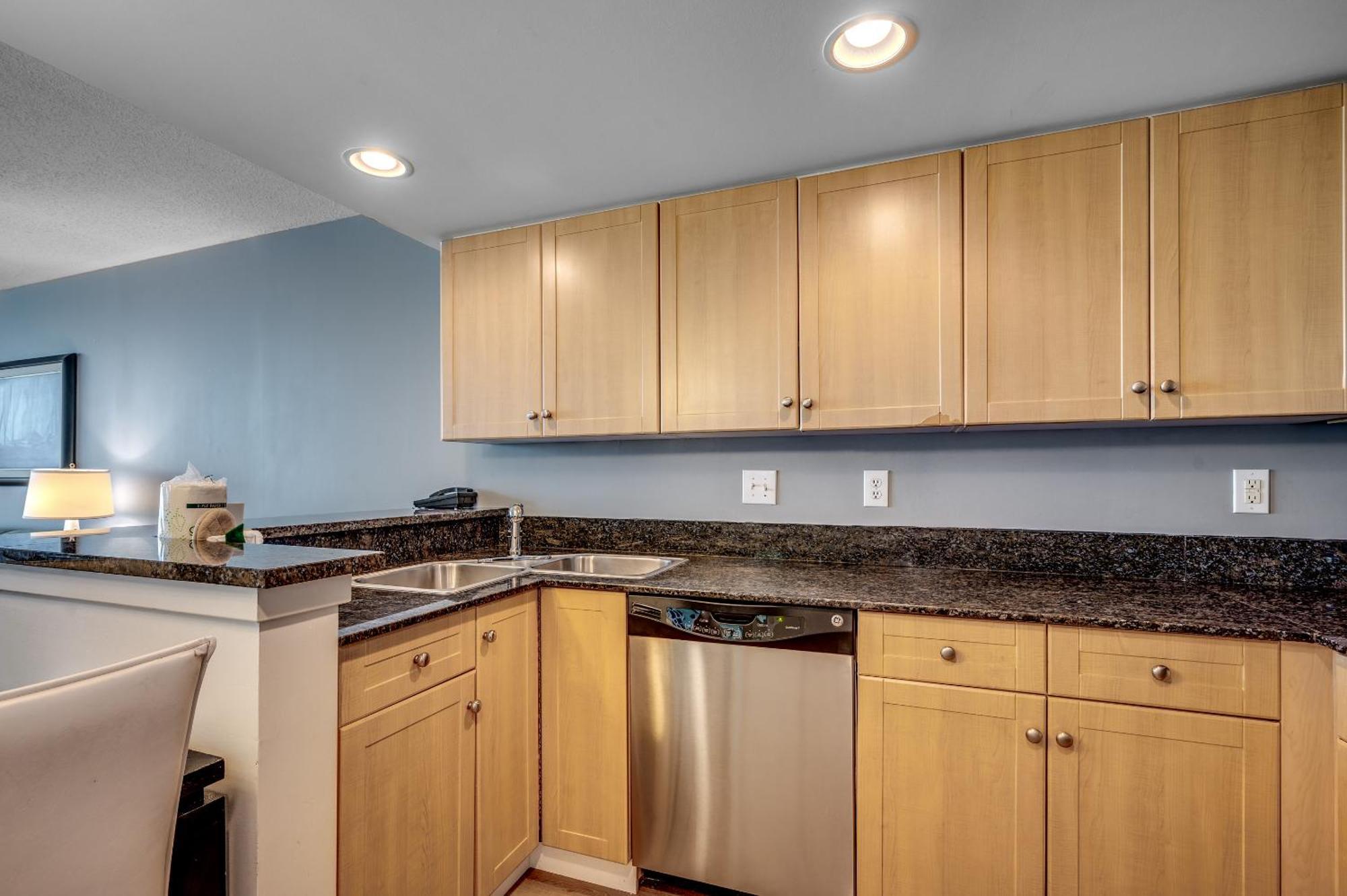 Stunning Oceanfront King On 18th Floor Centrally Located Apartment