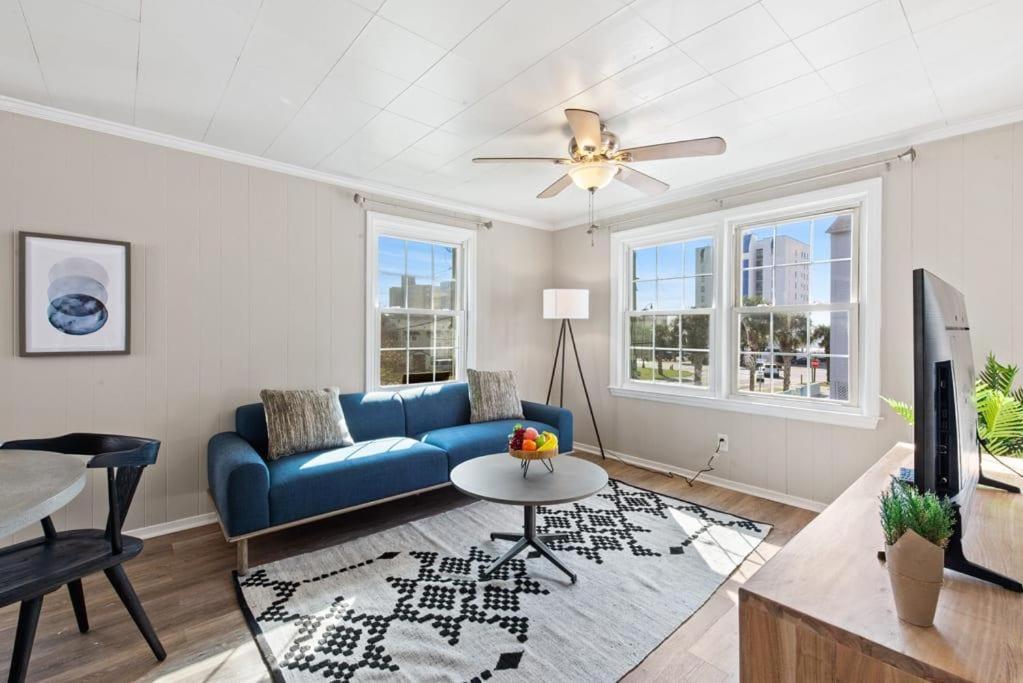 Apartment Style 2br W Parking 2min Walk To *
