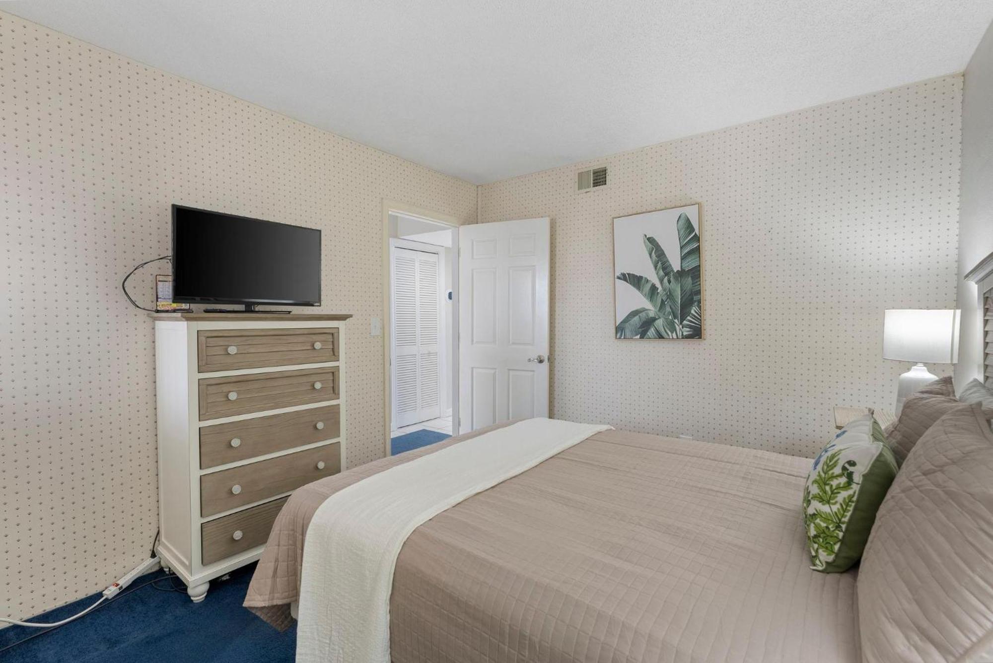 Ocean Towers Club 401 - Oceanfront - Windy Hill Section *
