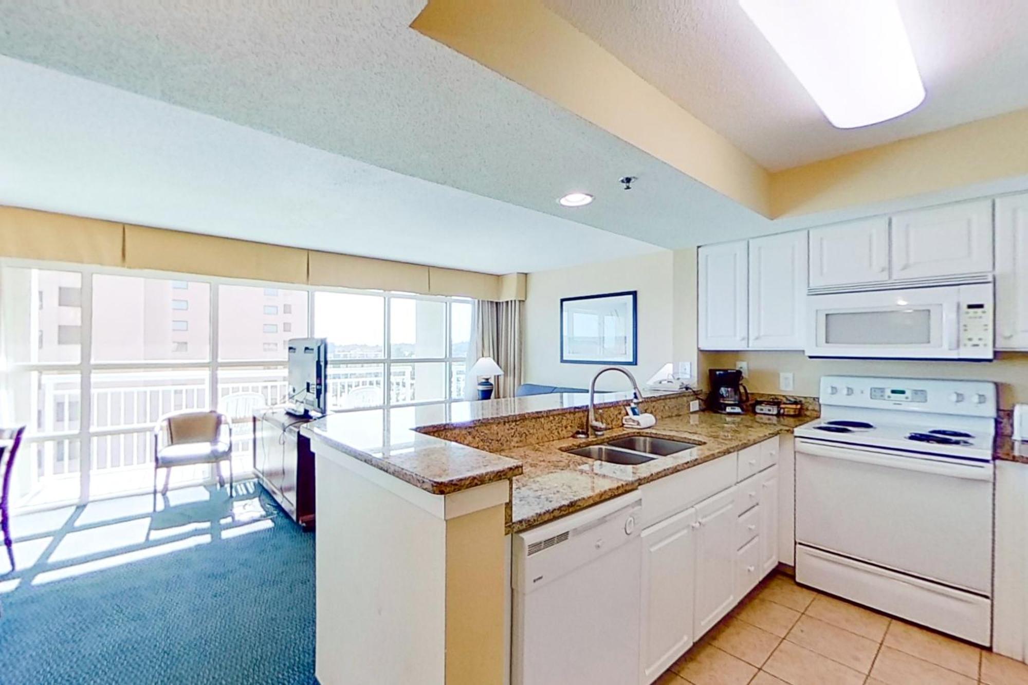 Carolinian Beach Apartment *