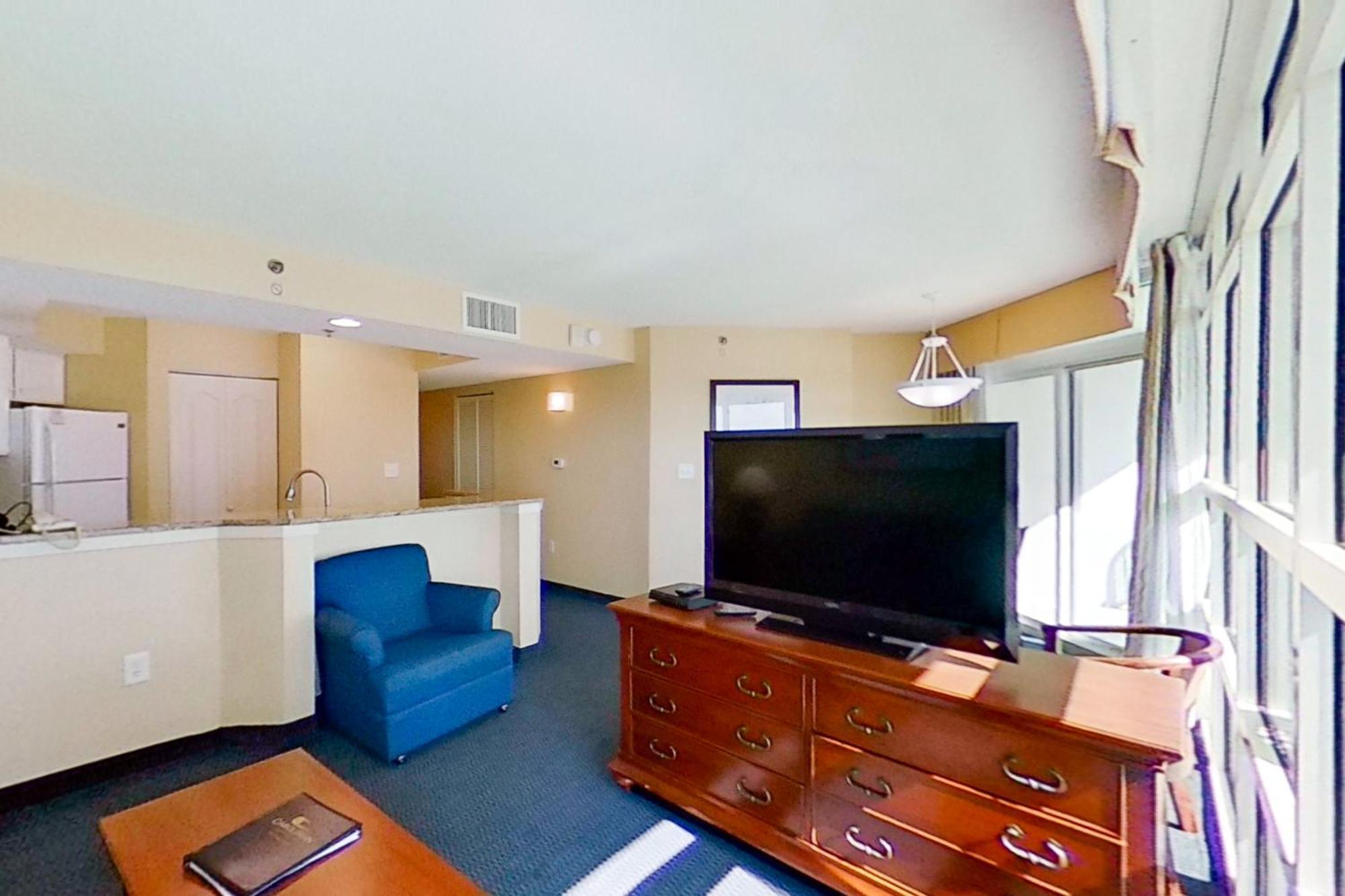Carolinian Beach Apartment *