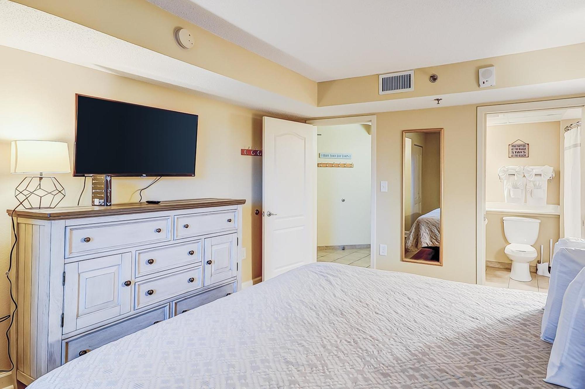Carolinian Beach Apartment *