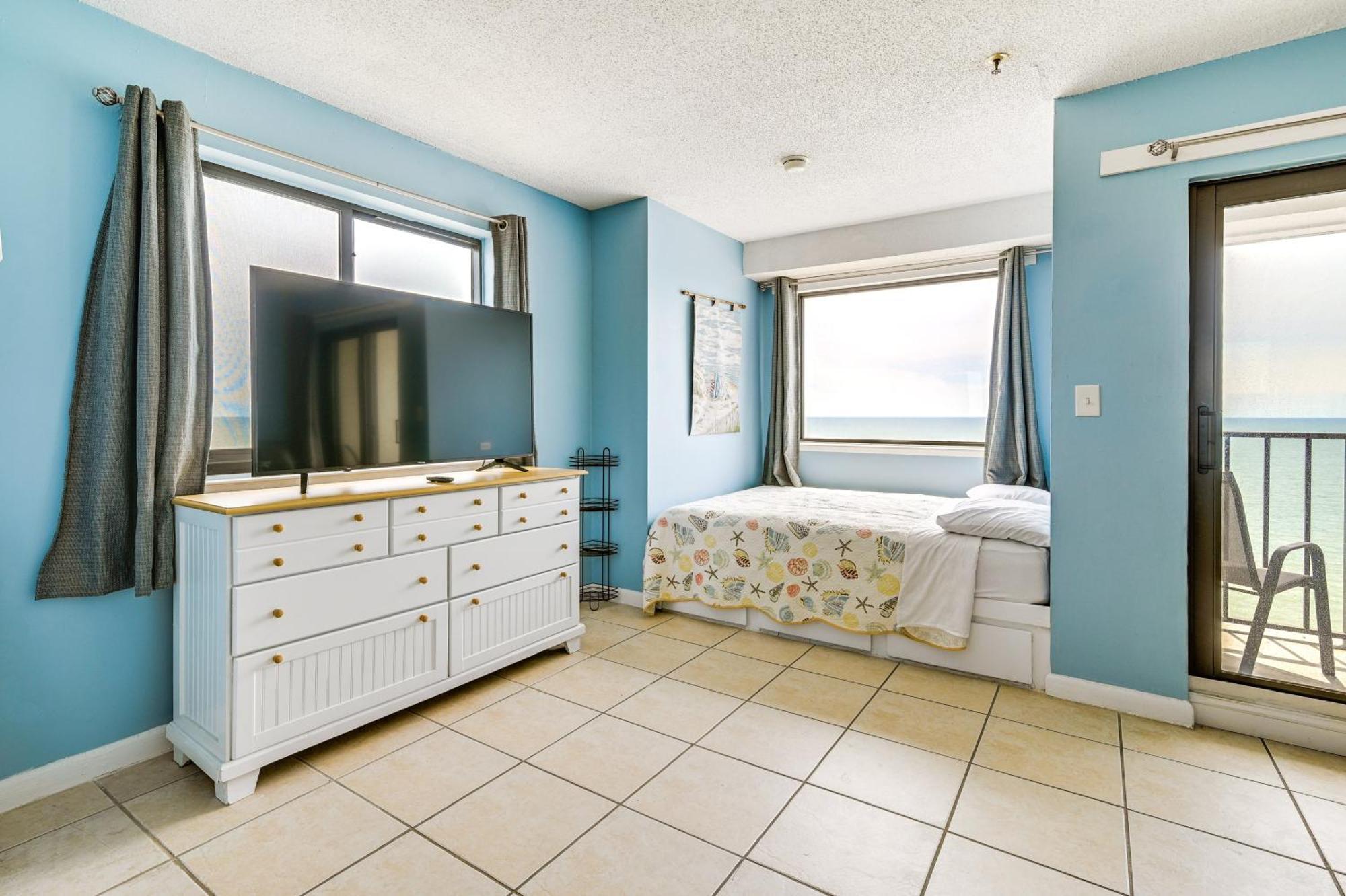 Myrtle With And Pool Access!
