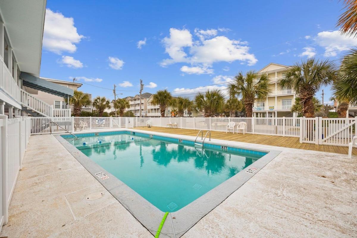 Cherry Grove Efficiency Just Steps From The Holiday home Myrtle Beach