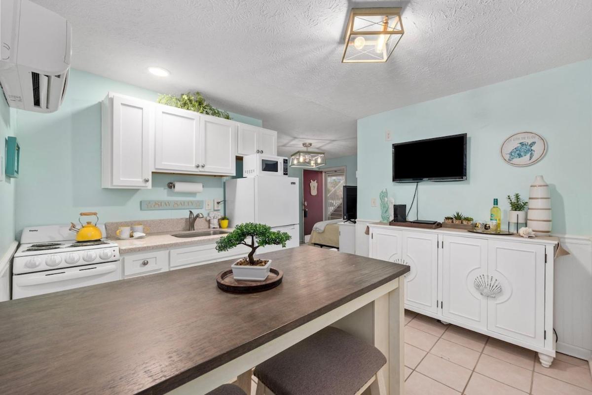 Holiday home Cherry Grove Efficiency Just Steps From The Myrtle Beach
