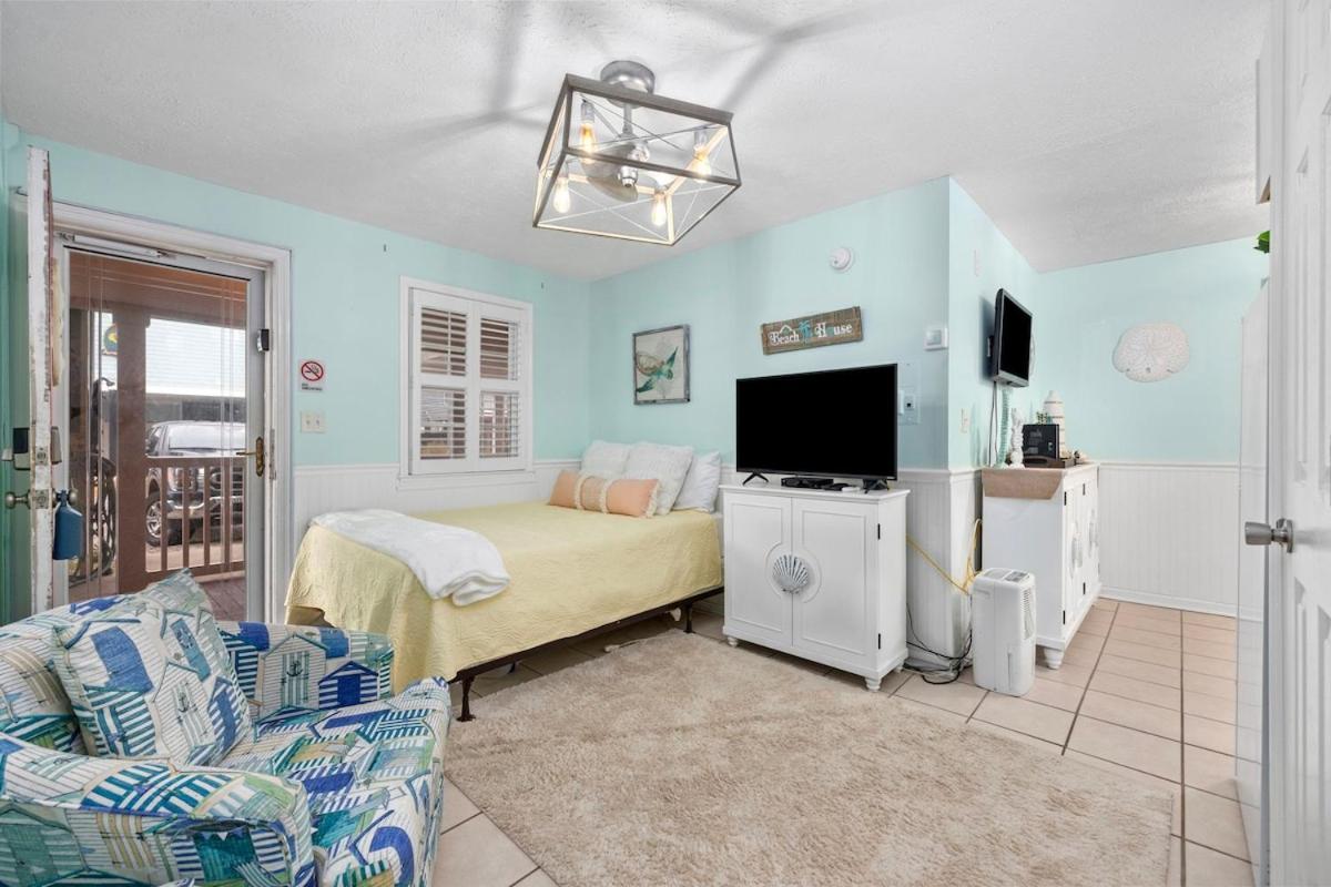 Holiday home Cherry Grove Efficiency Just Steps From The Myrtle Beach