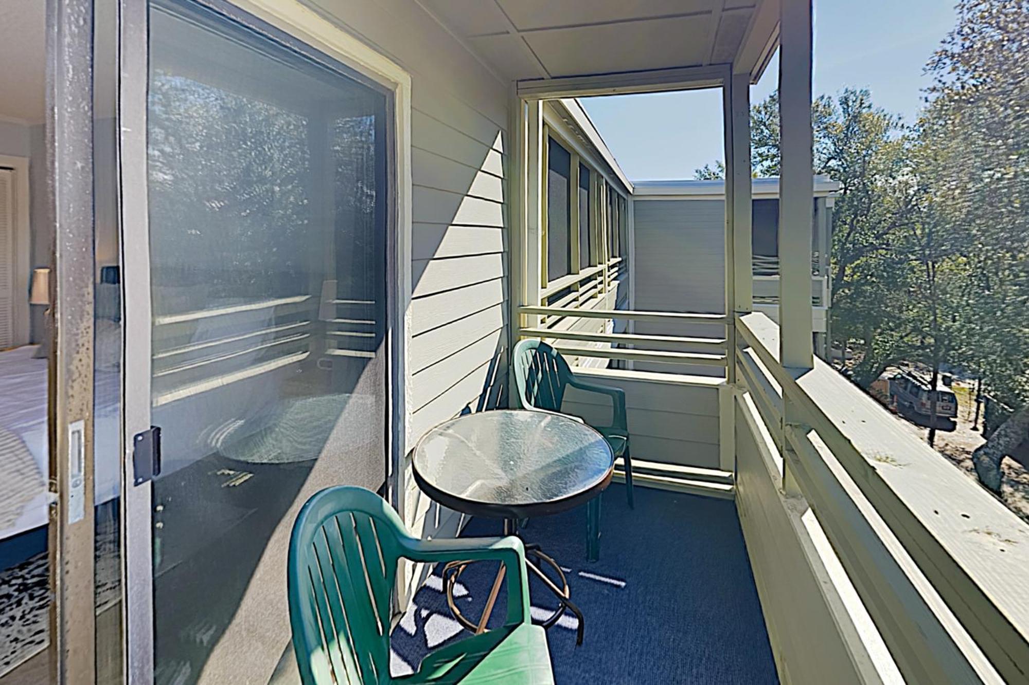 By The Sea & Fox Apartment *