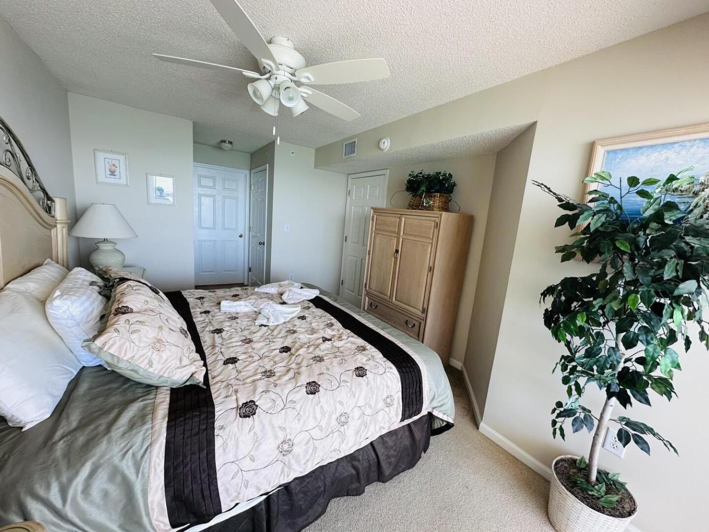 Ashworth 1604 Apartment *