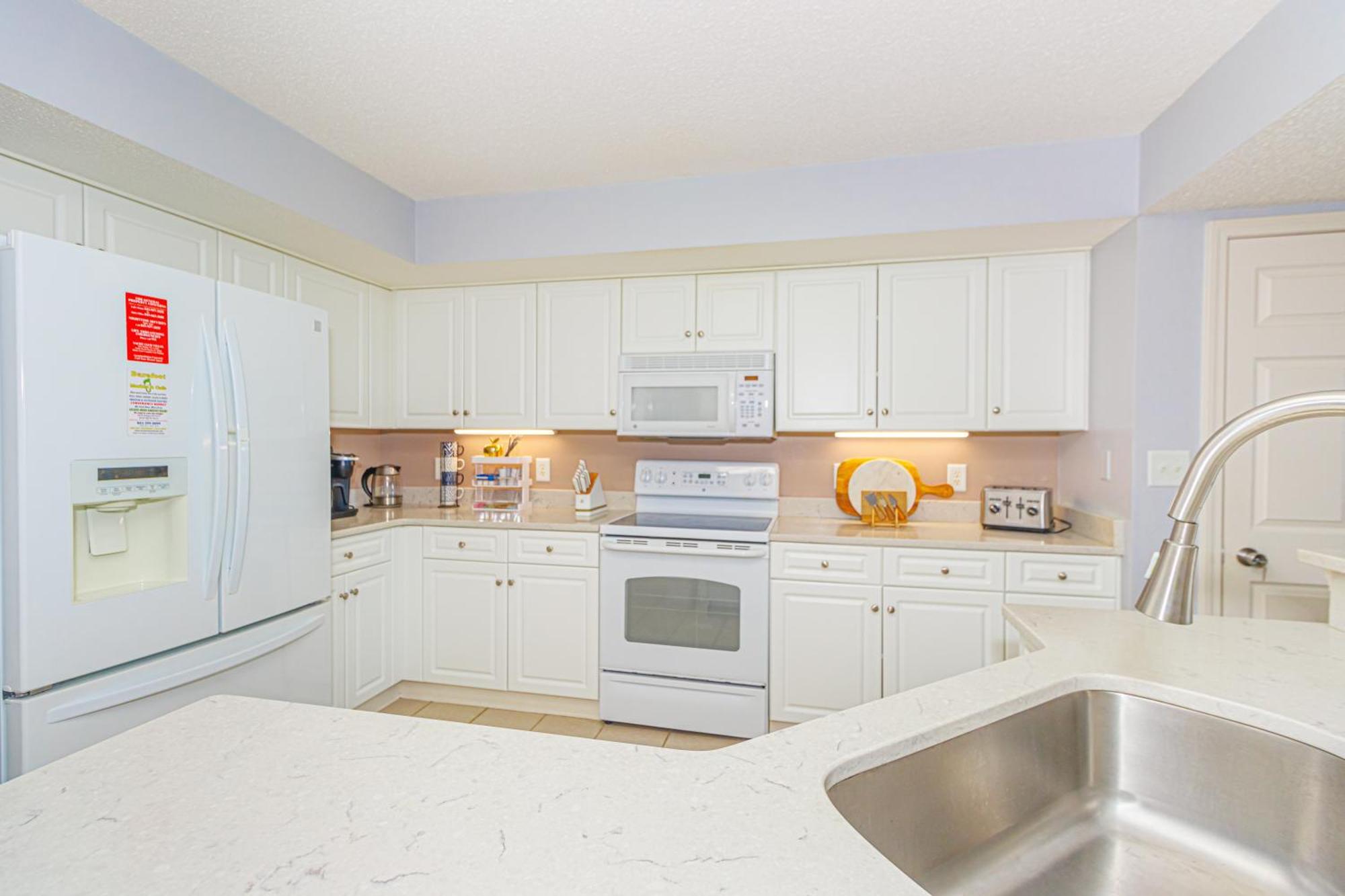 Modern At Yacht Club Apartment