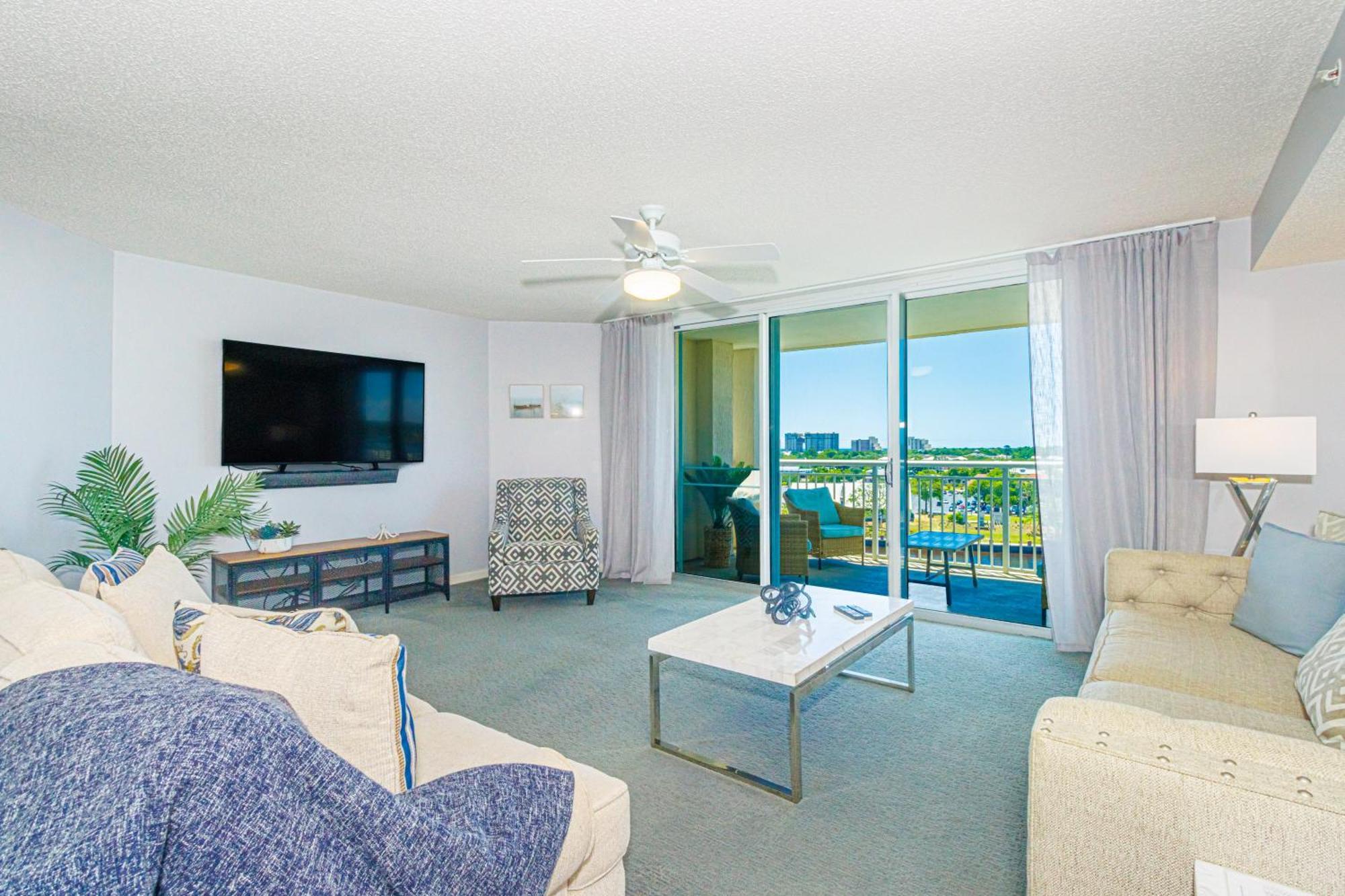 Modern At Yacht Club