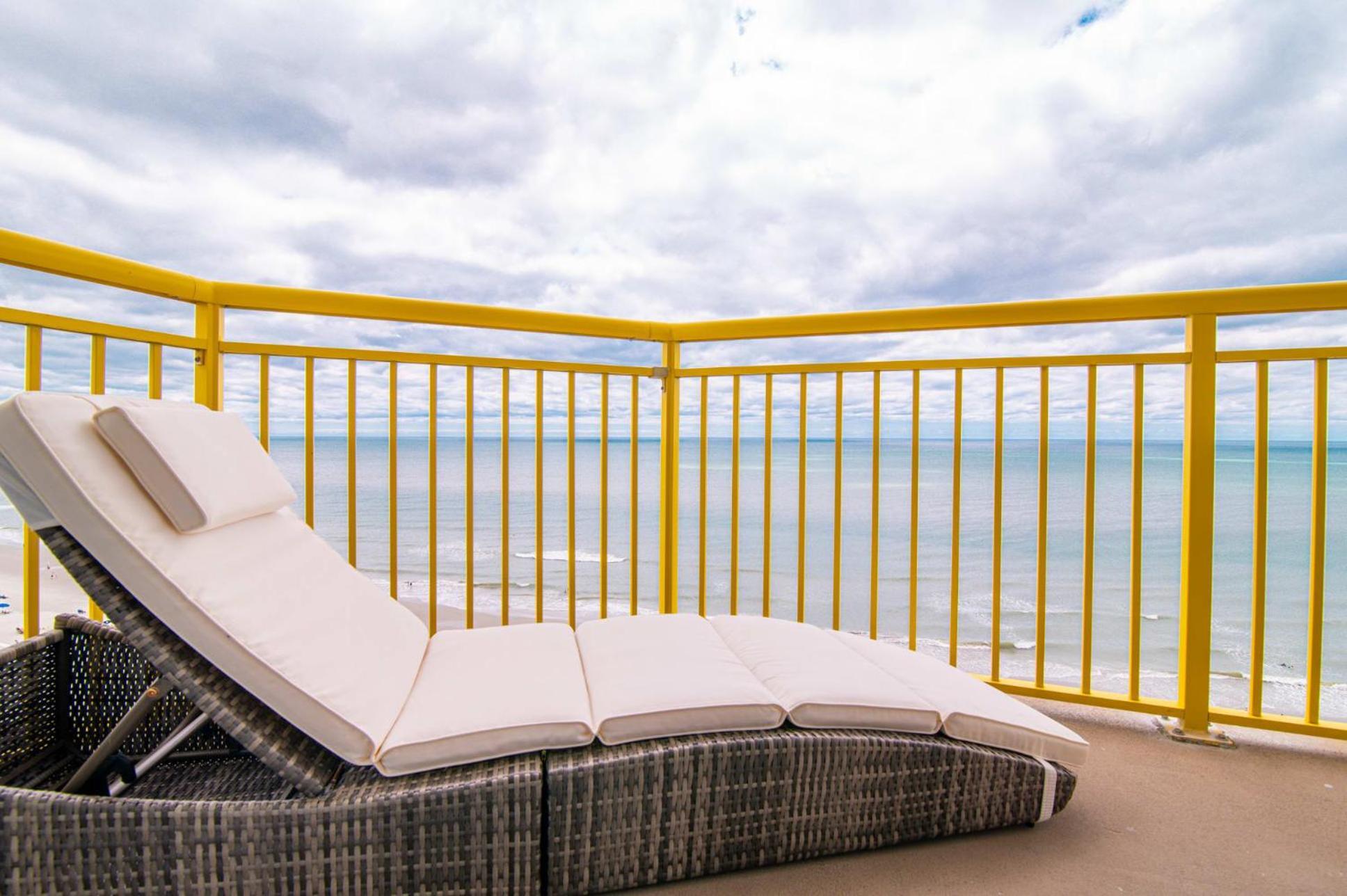 Bay Watch Luxe Oceanfront End Unit Holiday home Myrtle Beach