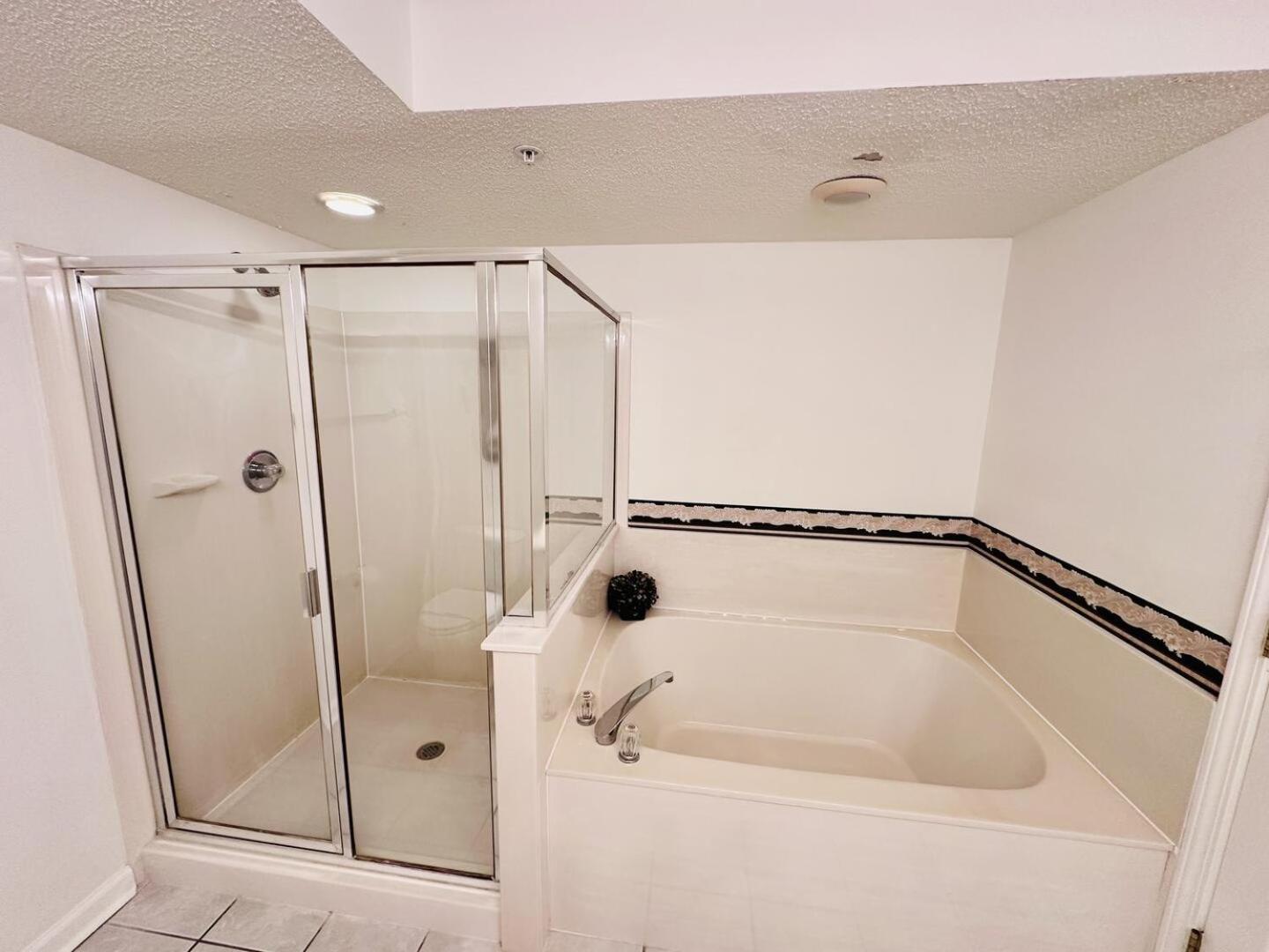 Ashworth 1106 Apartment *