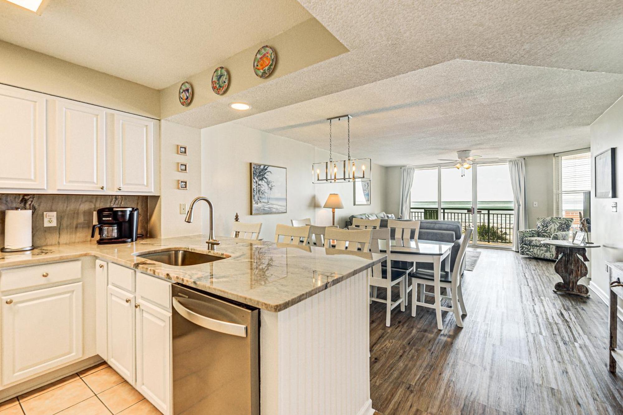 Apartment Oceanfront With Stunning Views! *