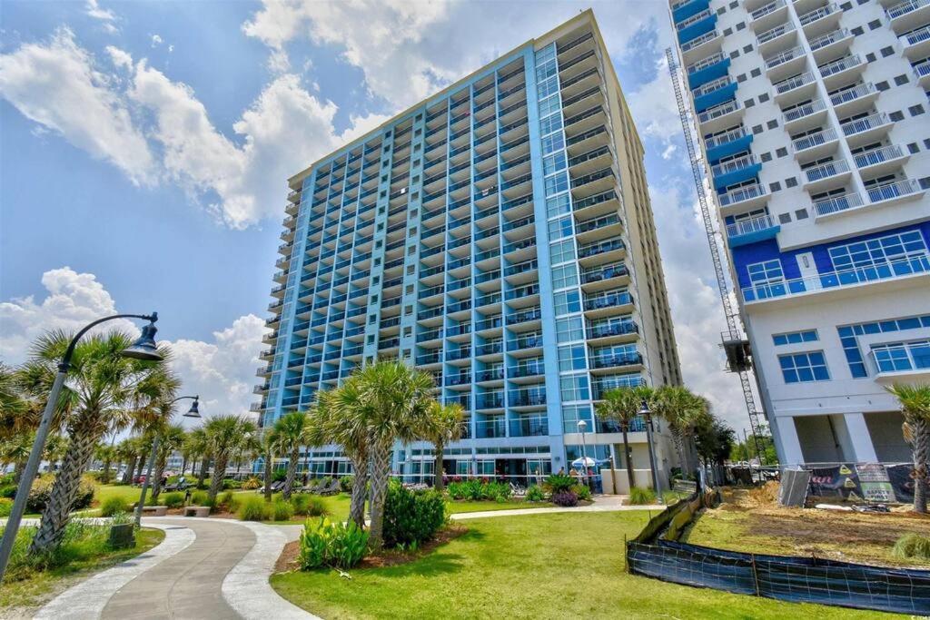 Beachfront With Stunning View Multiple Pools On Bv 15th Floor Apartment