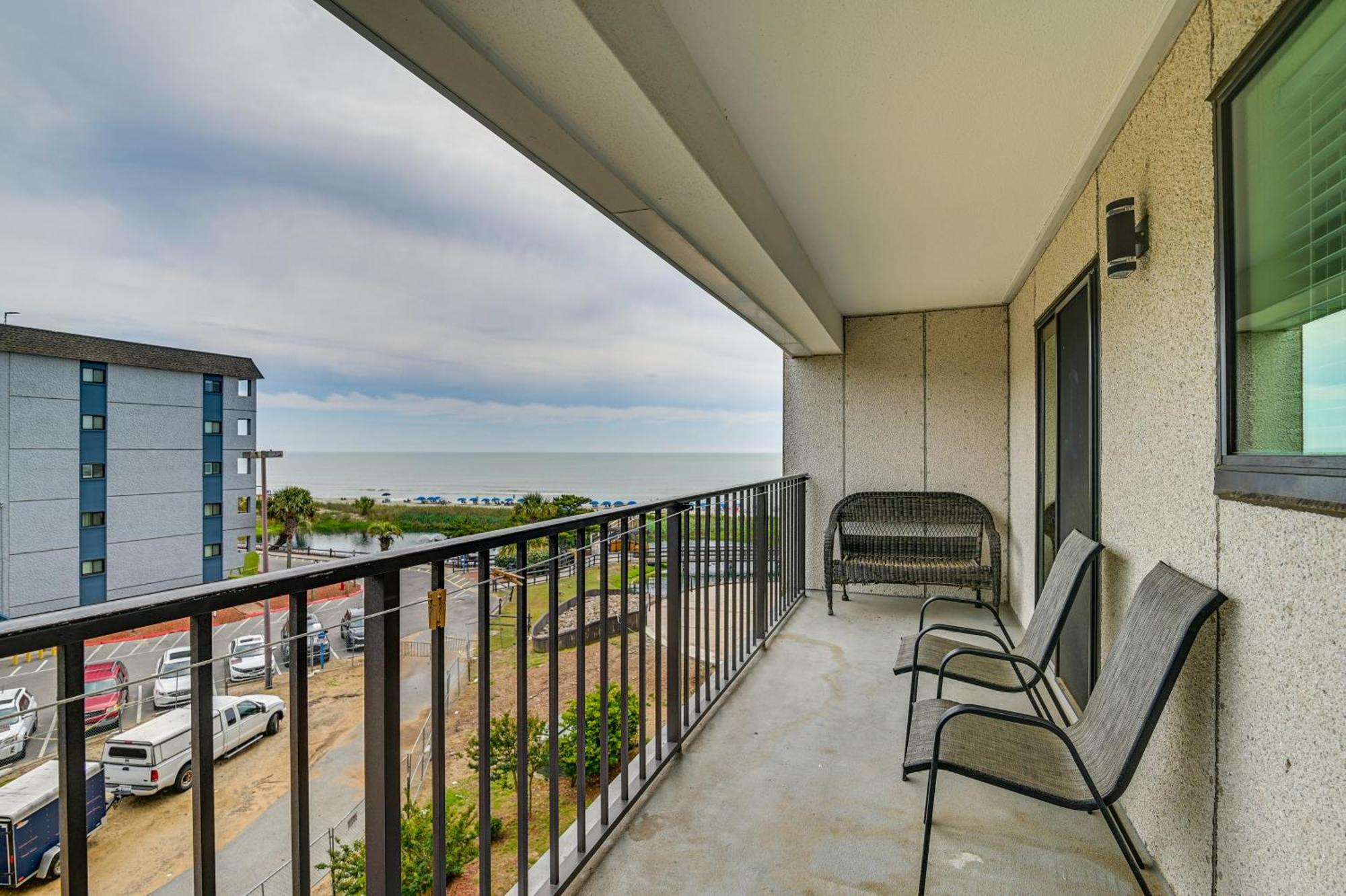 Beachfront With Pool At Myrtle Resort! Apartment