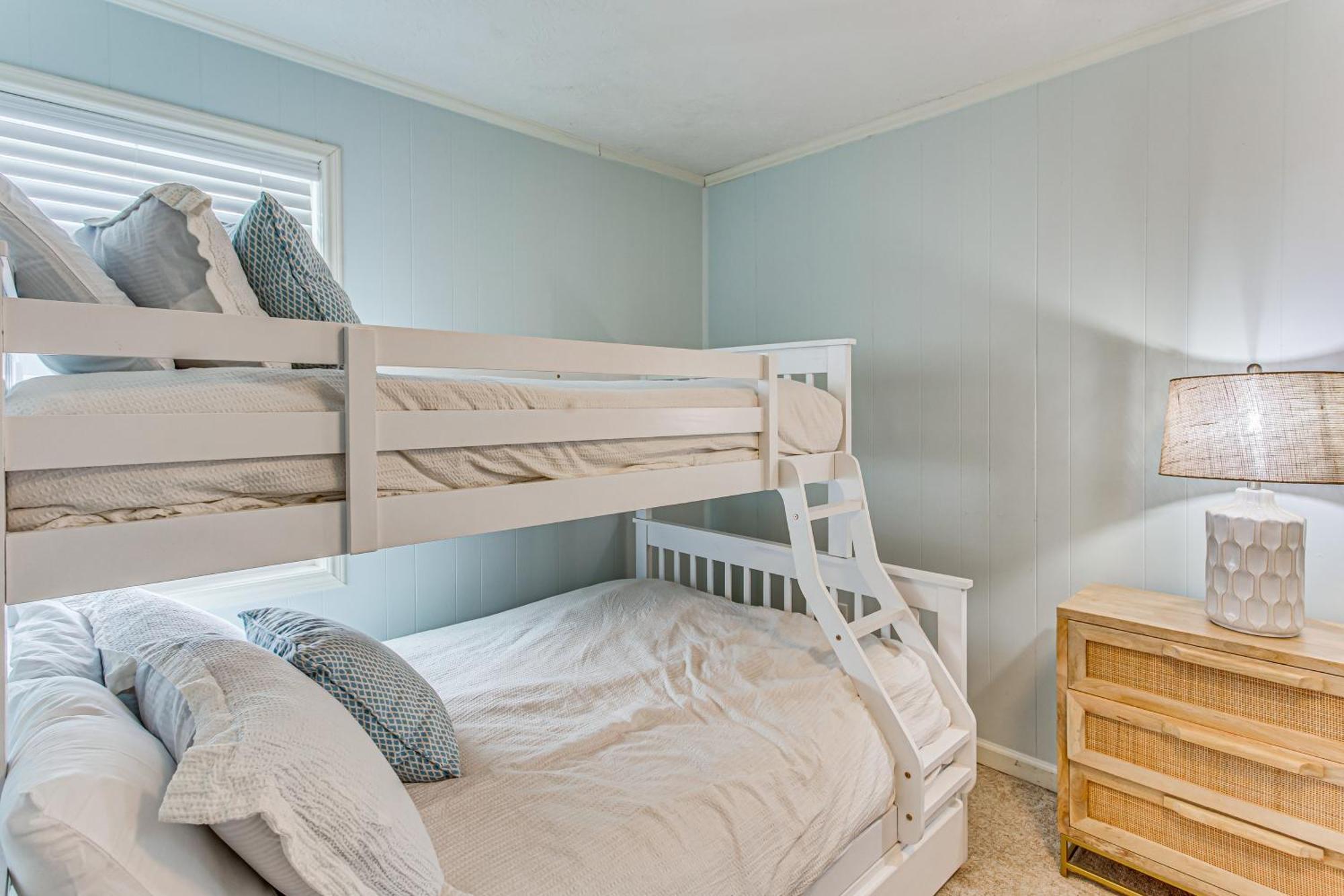 Coastal Family - Walk To The Beach And Shopping Holiday home *