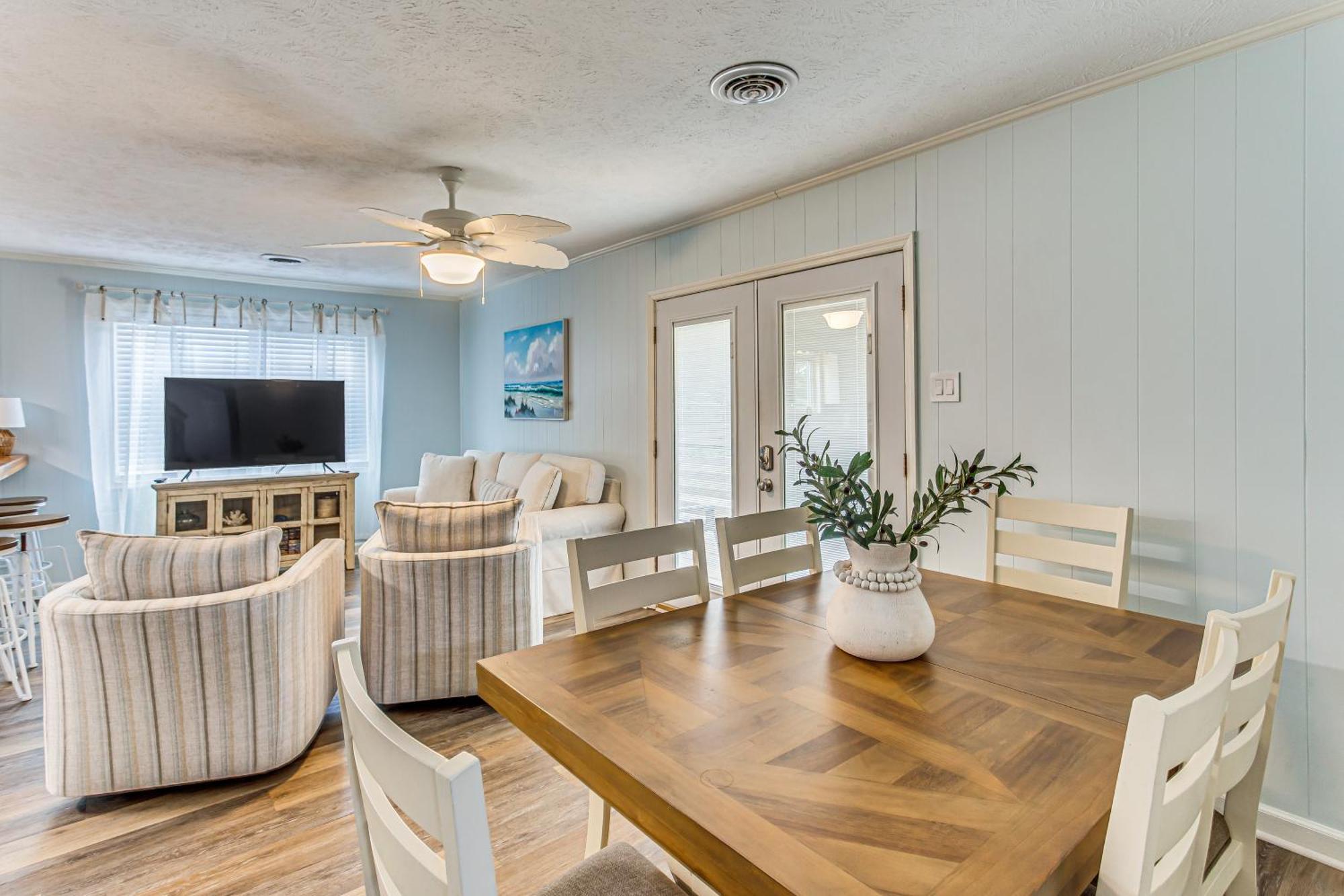 Coastal Family - Walk To The Beach And Shopping Holiday home Myrtle Beach