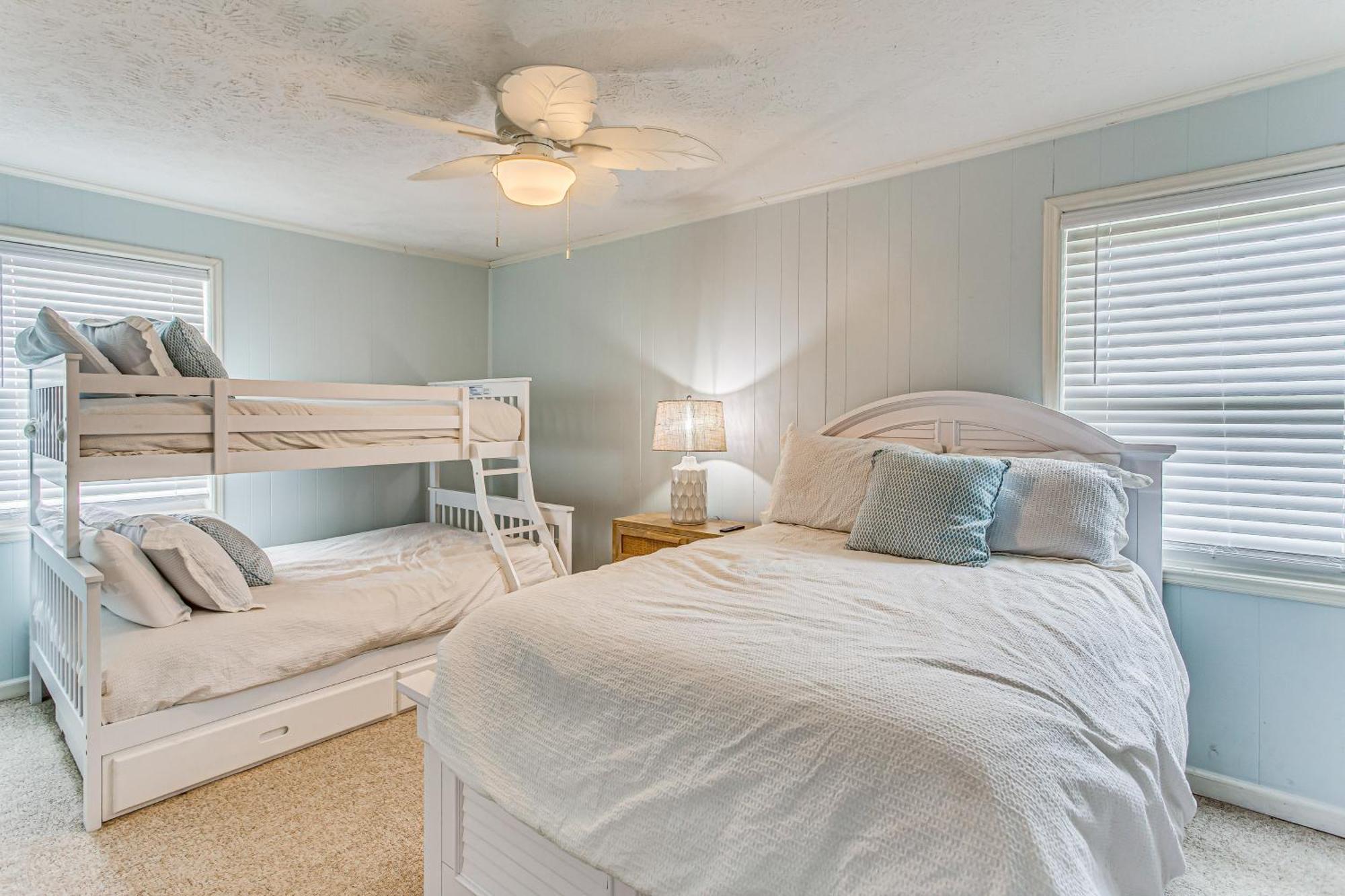 Coastal Family - Walk To The Beach And Shopping Holiday home Myrtle Beach