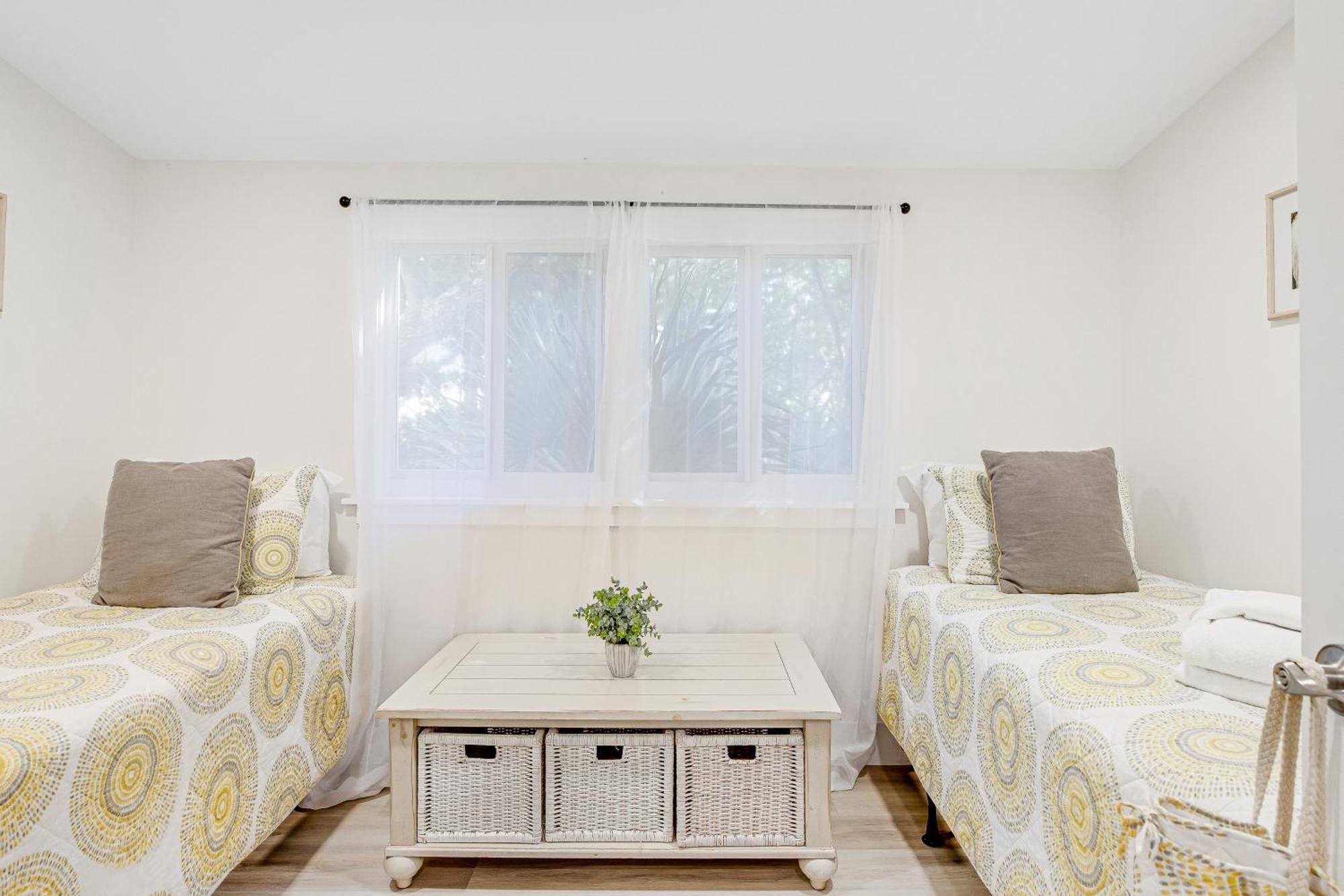 Folly's Hideaway A & B Holiday home *