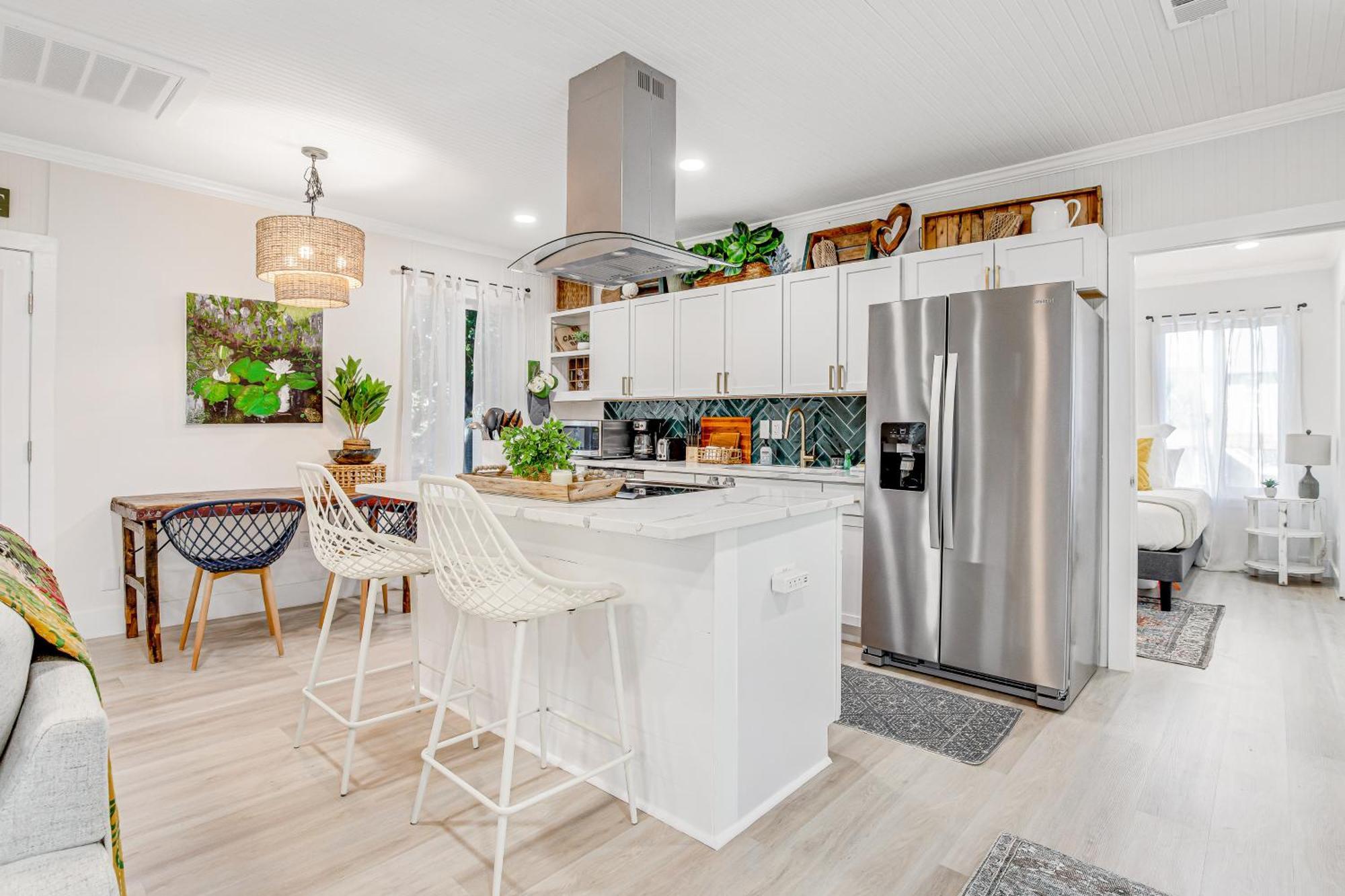 Folly's Hideaway A & B Holiday home *