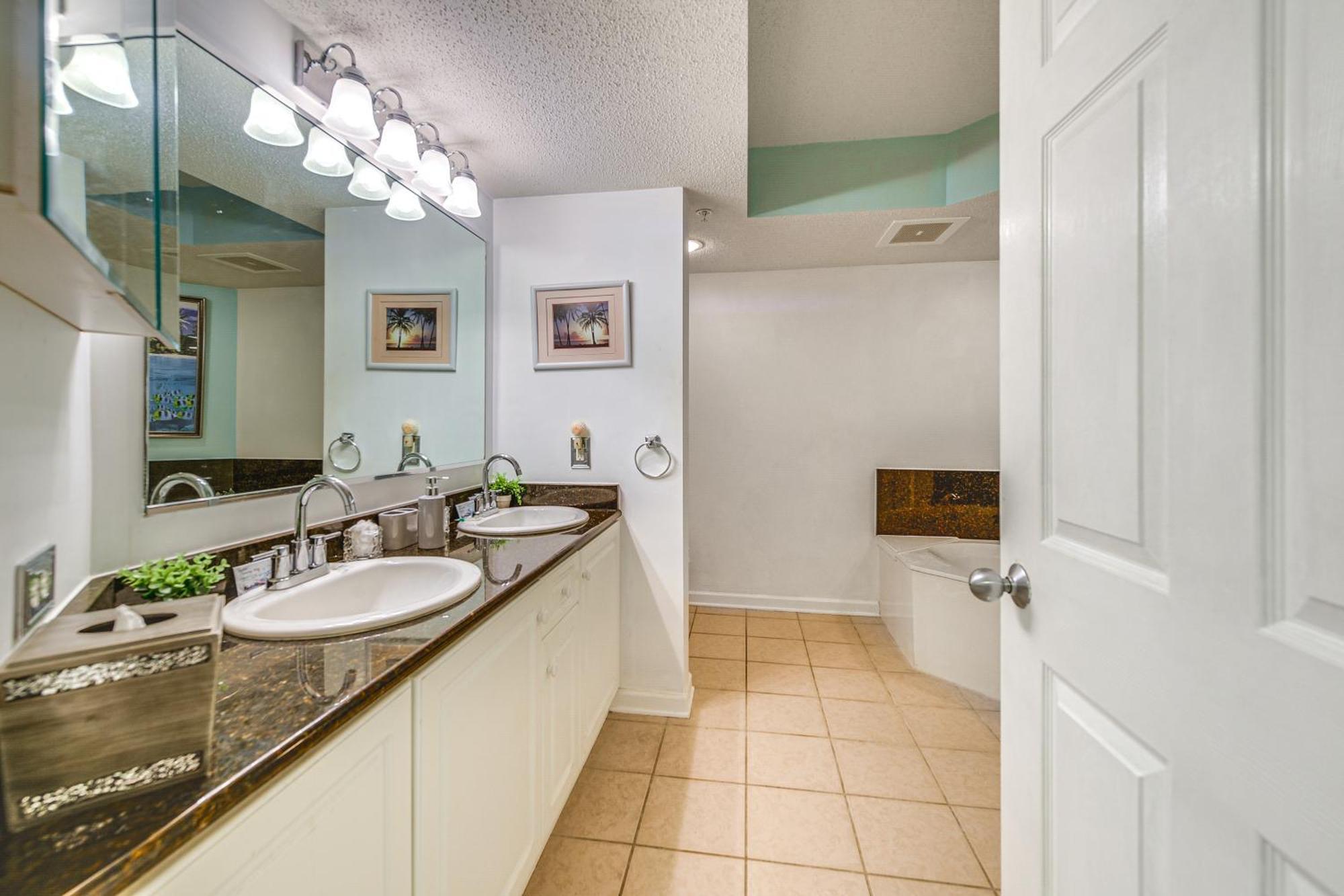 Barefoot With Waterway Views!