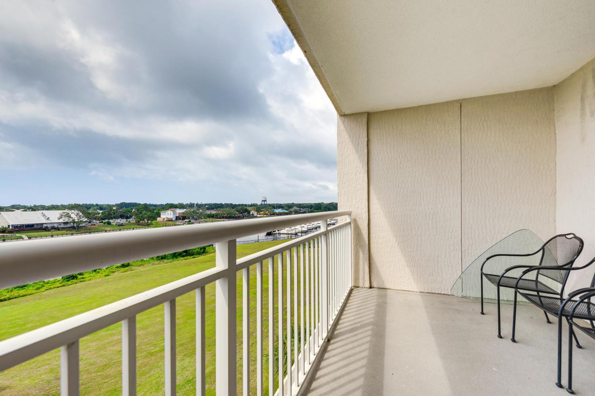 Barefoot With Waterway Views! Apartment