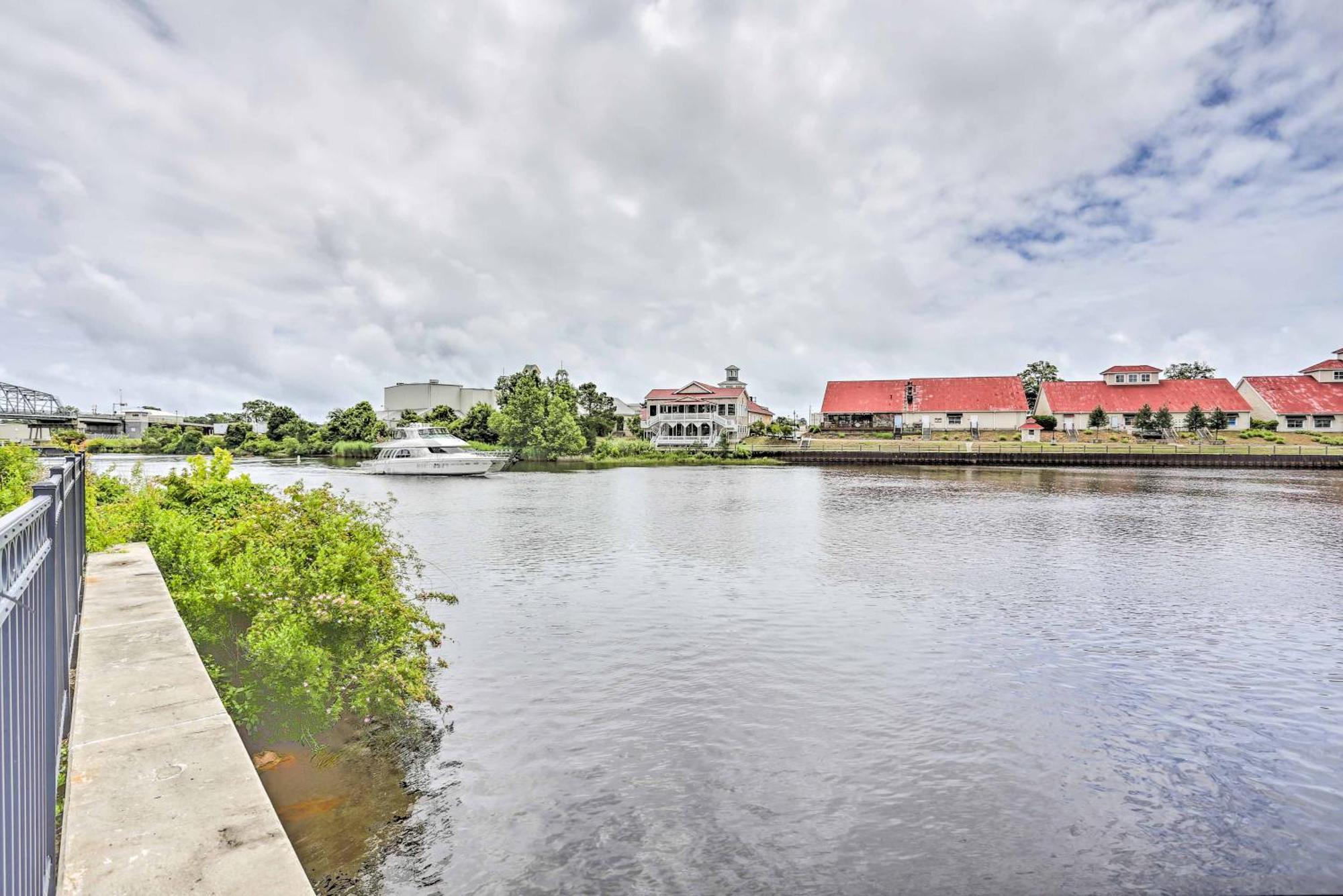 Barefoot With Waterway Views! Apartment *