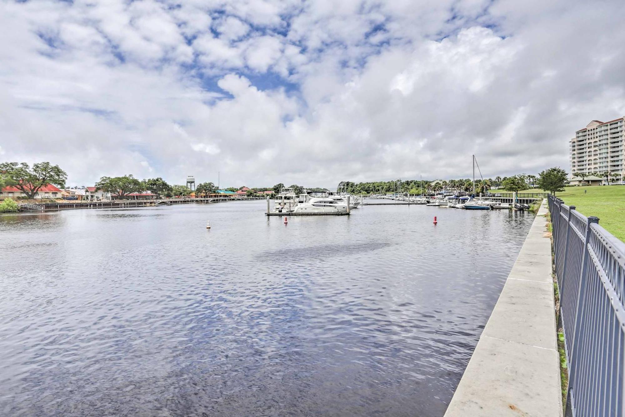 Barefoot With Waterway Views! Apartment
