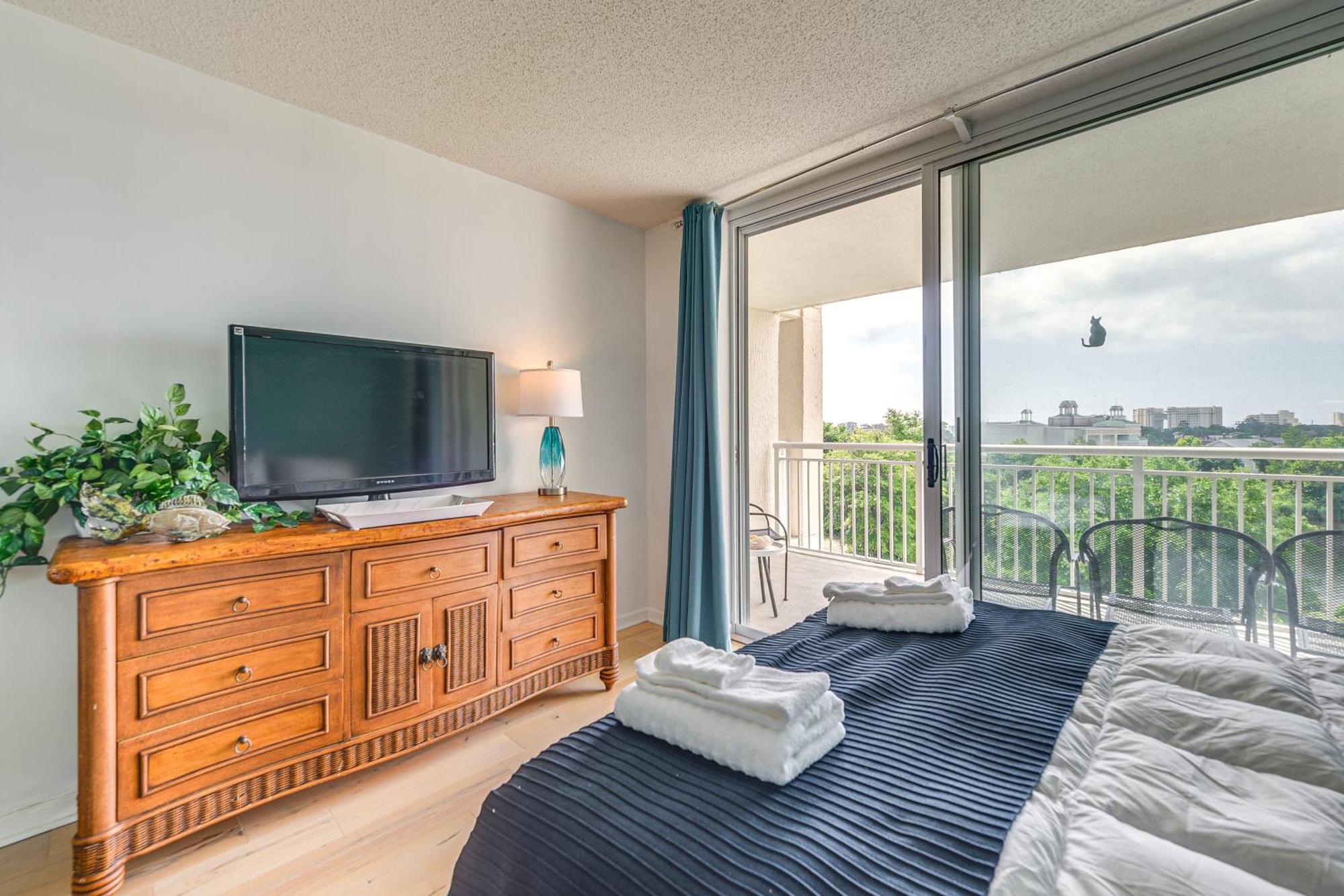 Apartment Barefoot With Waterway Views!