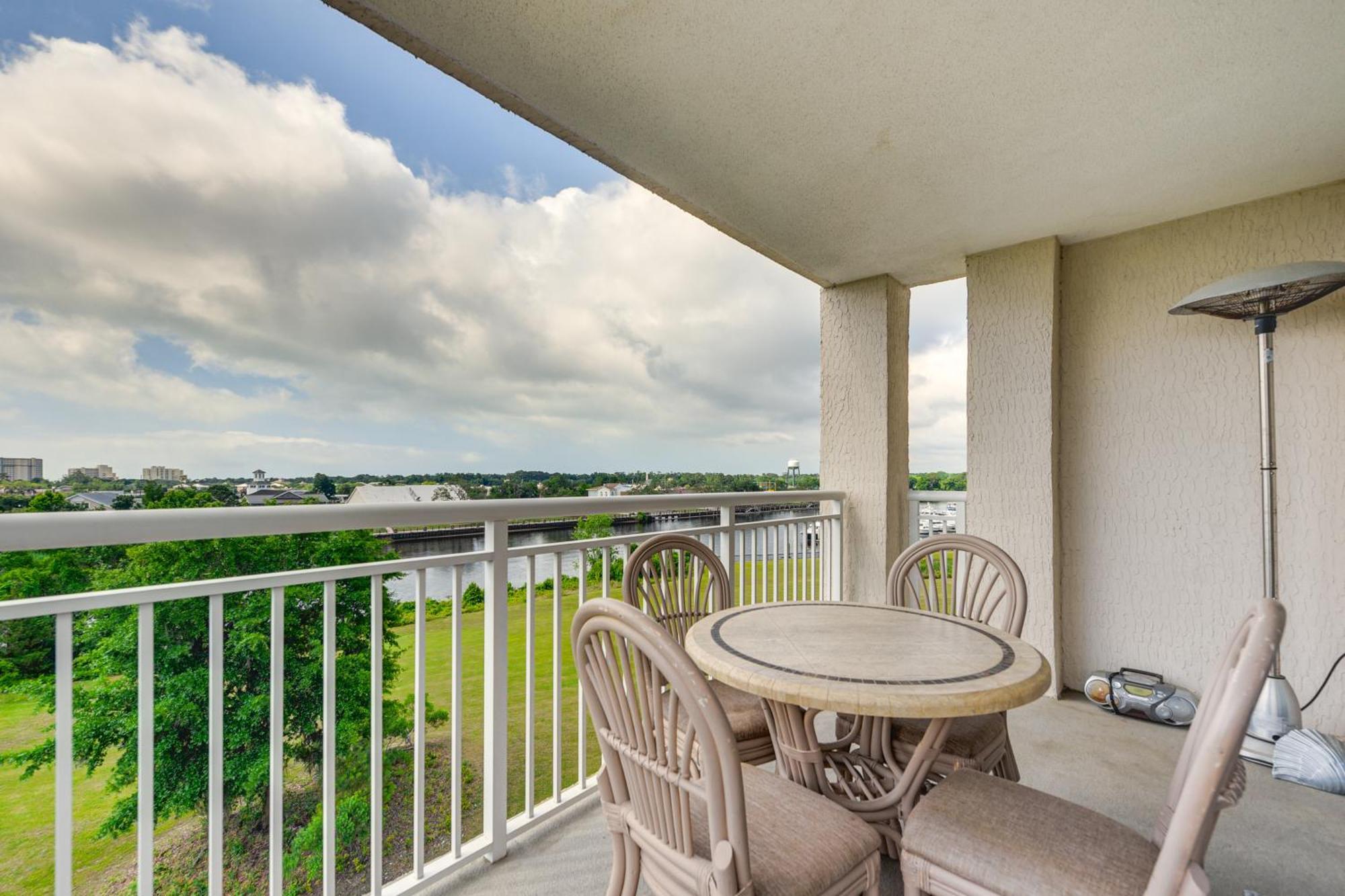 Apartment Barefoot With Waterway Views!