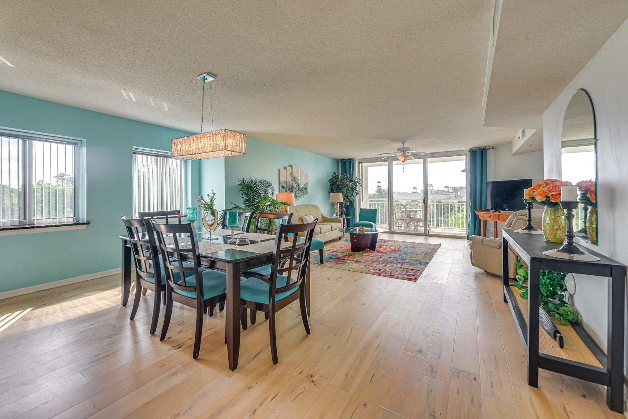 Barefoot With Waterway Views!