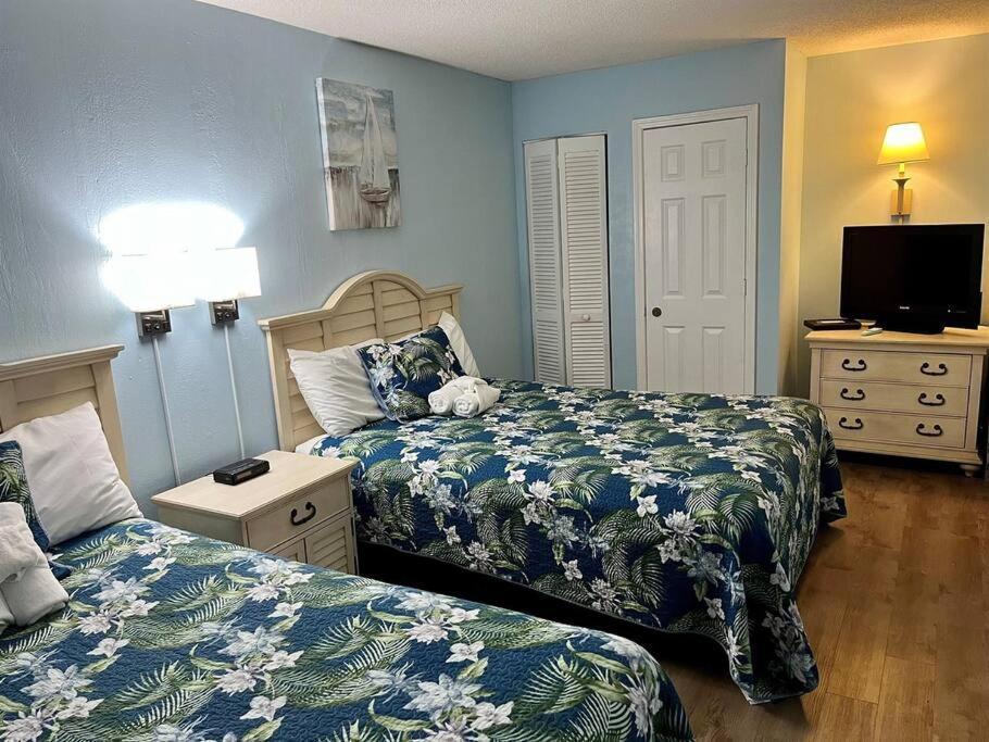 6 Queen Beds On Br 2nd Floor, Huge Belcony Apartment Myrtle Beach