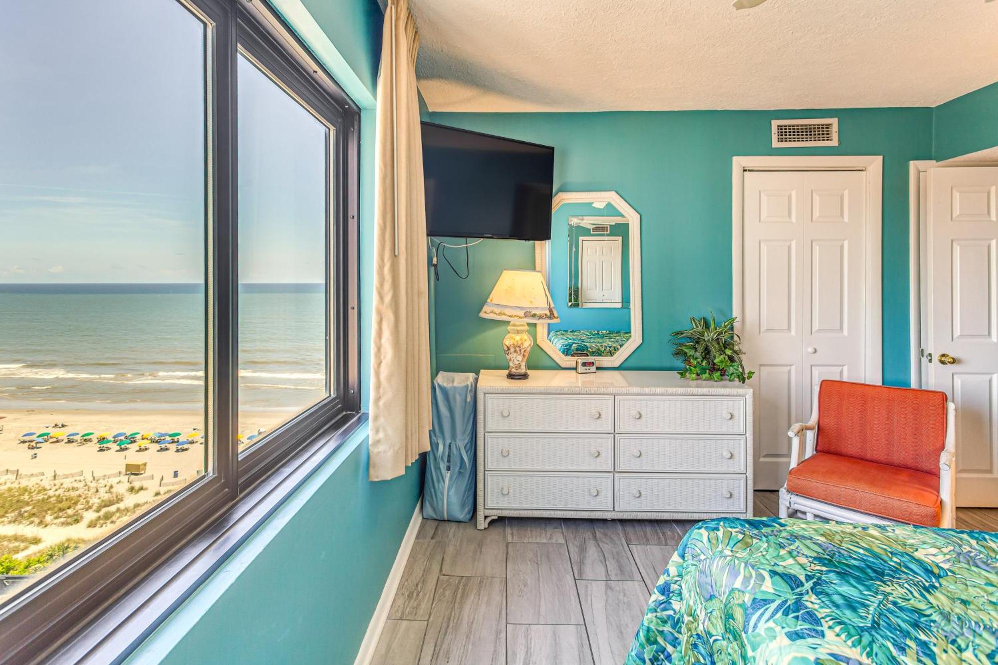 Myrtle Oceanfront With Covered Balcony! Apartment
