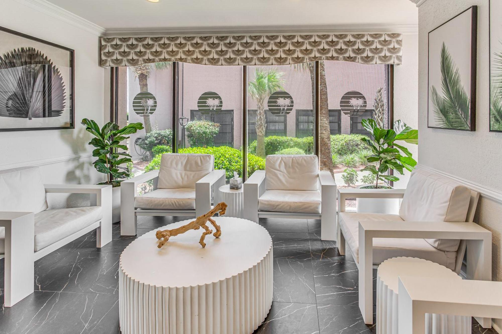Myrtle Oceanfront With Covered Balcony! Apartment