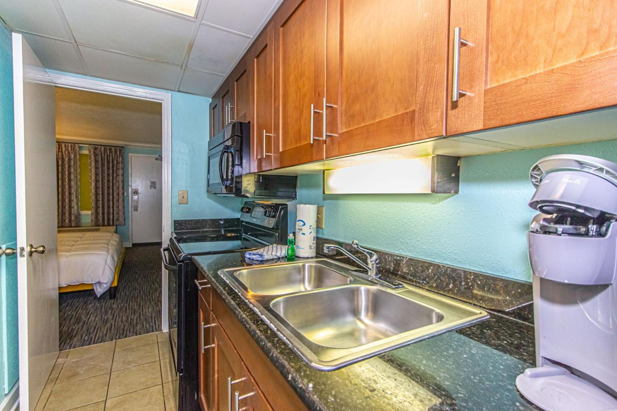 Oceanfront 1bedroom Sleeps 6 Holiday Pavilion Condominium Tower 311 *