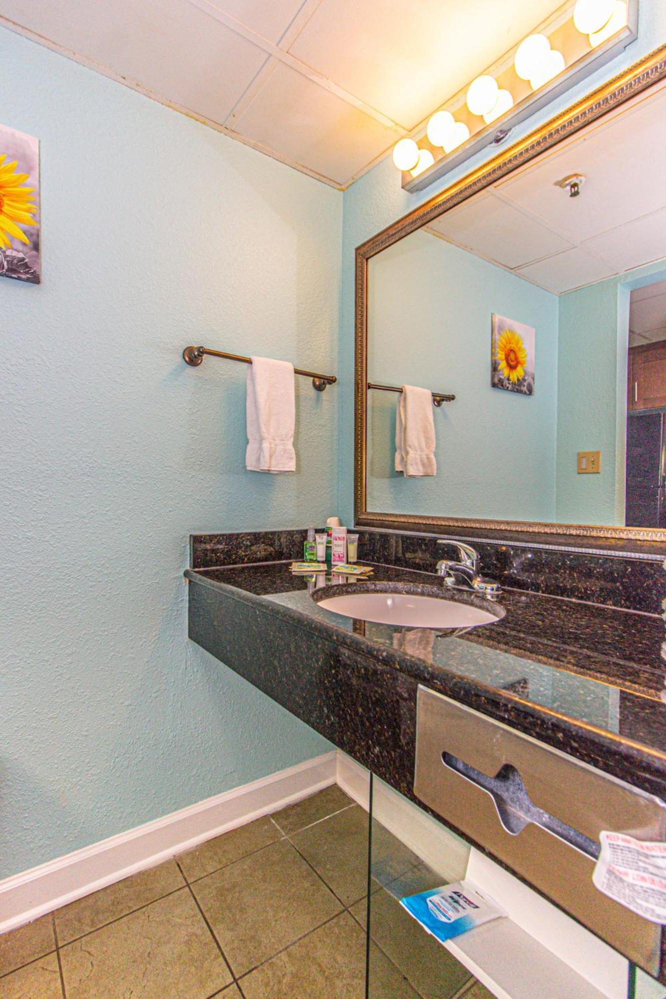 Oceanfront 1bedroom Sleeps 6 Holiday Pavilion Condominium Tower 311 Holiday home