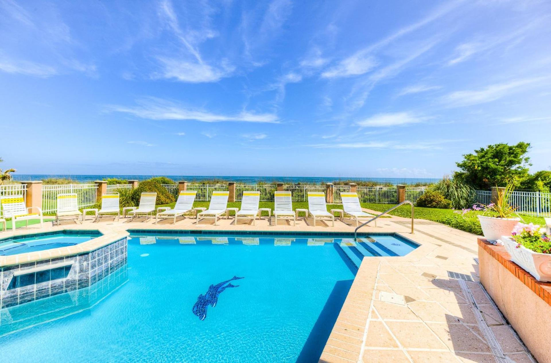 Holiday home Oceanfront Pool Hot Tub Kitchen Washer Dryer Downtown