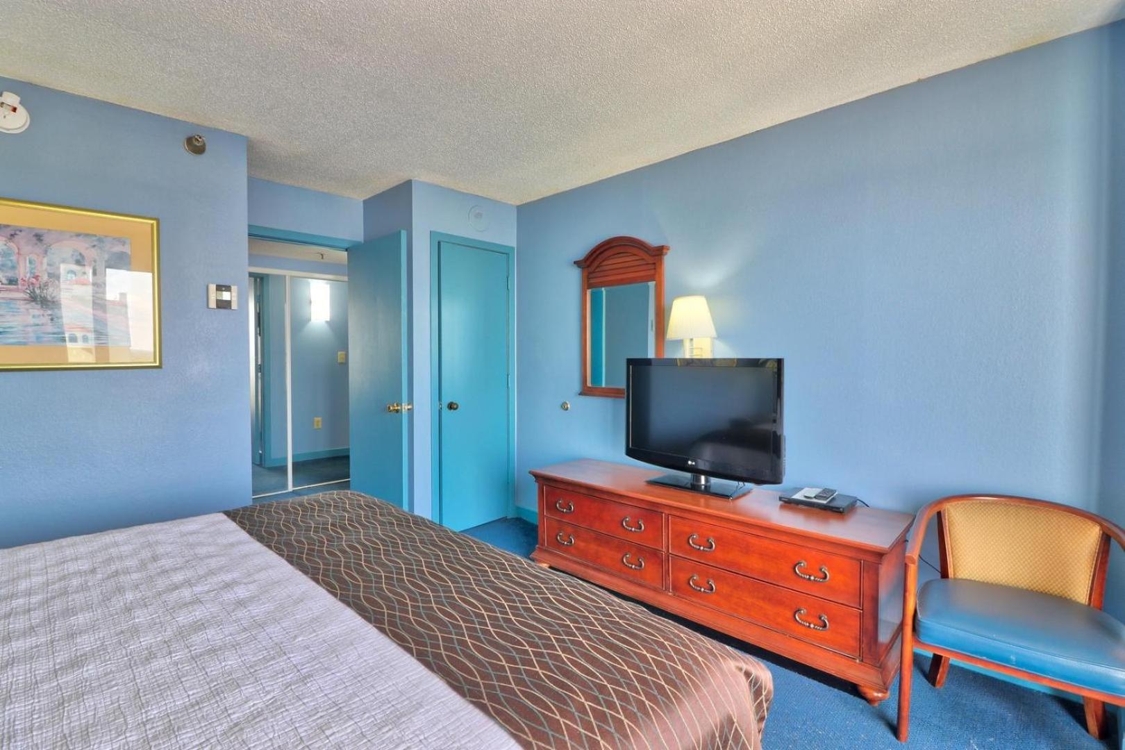 Enticing Ocean View Located On The Blvd, Wifi Included, Monthly Winter Ren Holiday home *