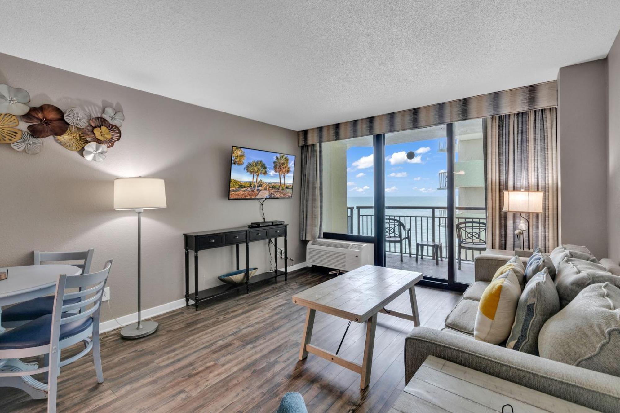 Ocean-front At Patricia Grand Apartment