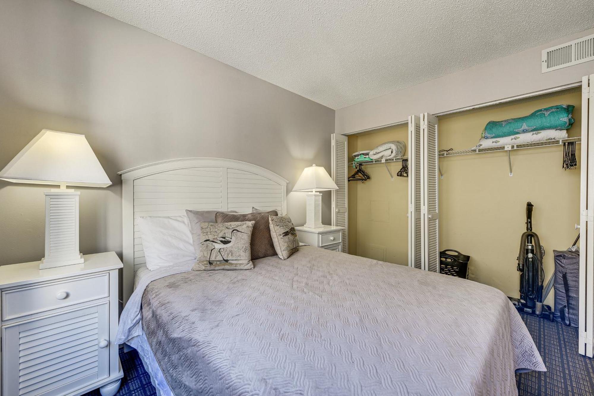 Holiday home Myrtle Townhome Steps To Ocean Waves!