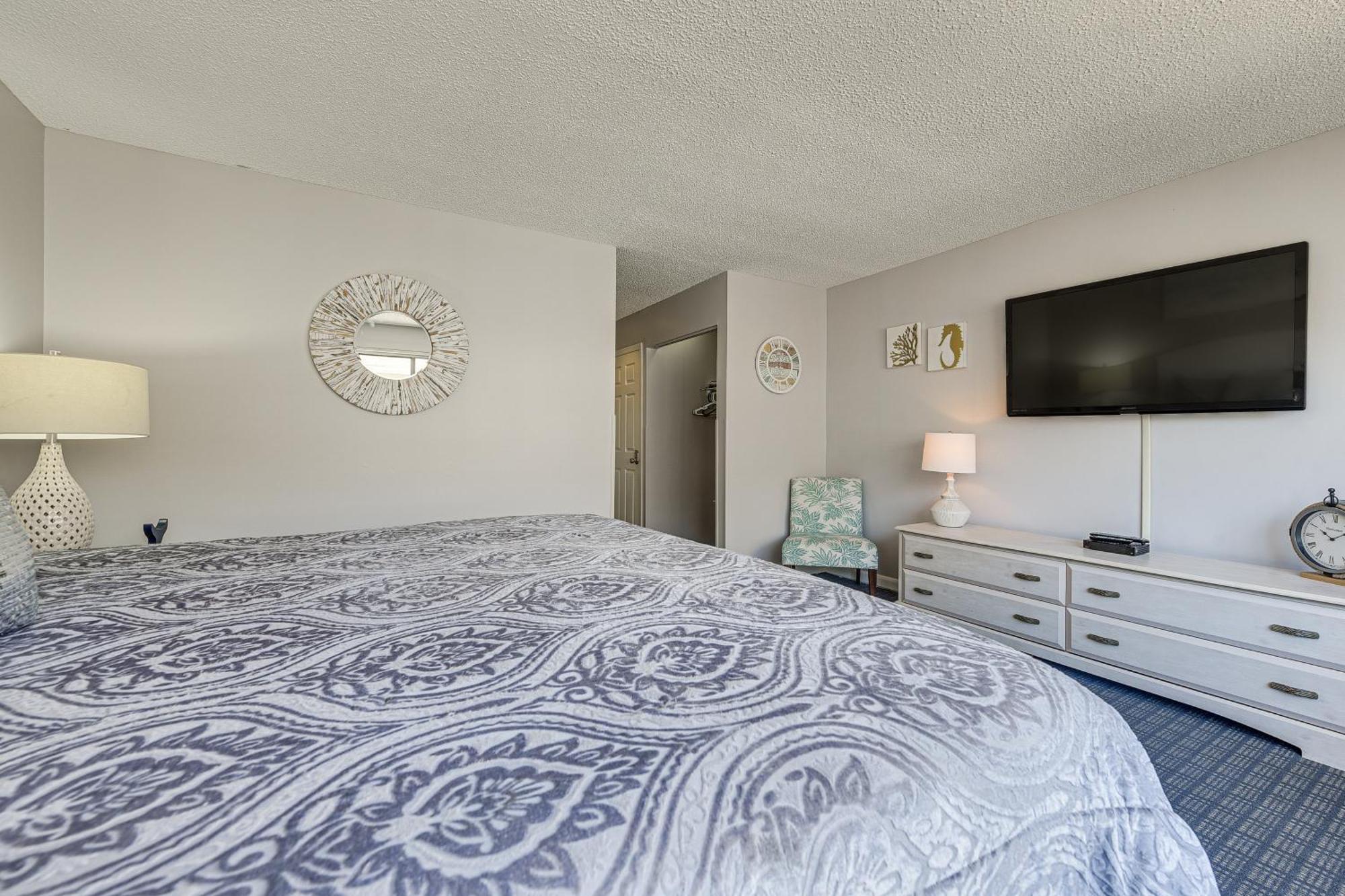 Myrtle Townhome Steps To Ocean Waves! *