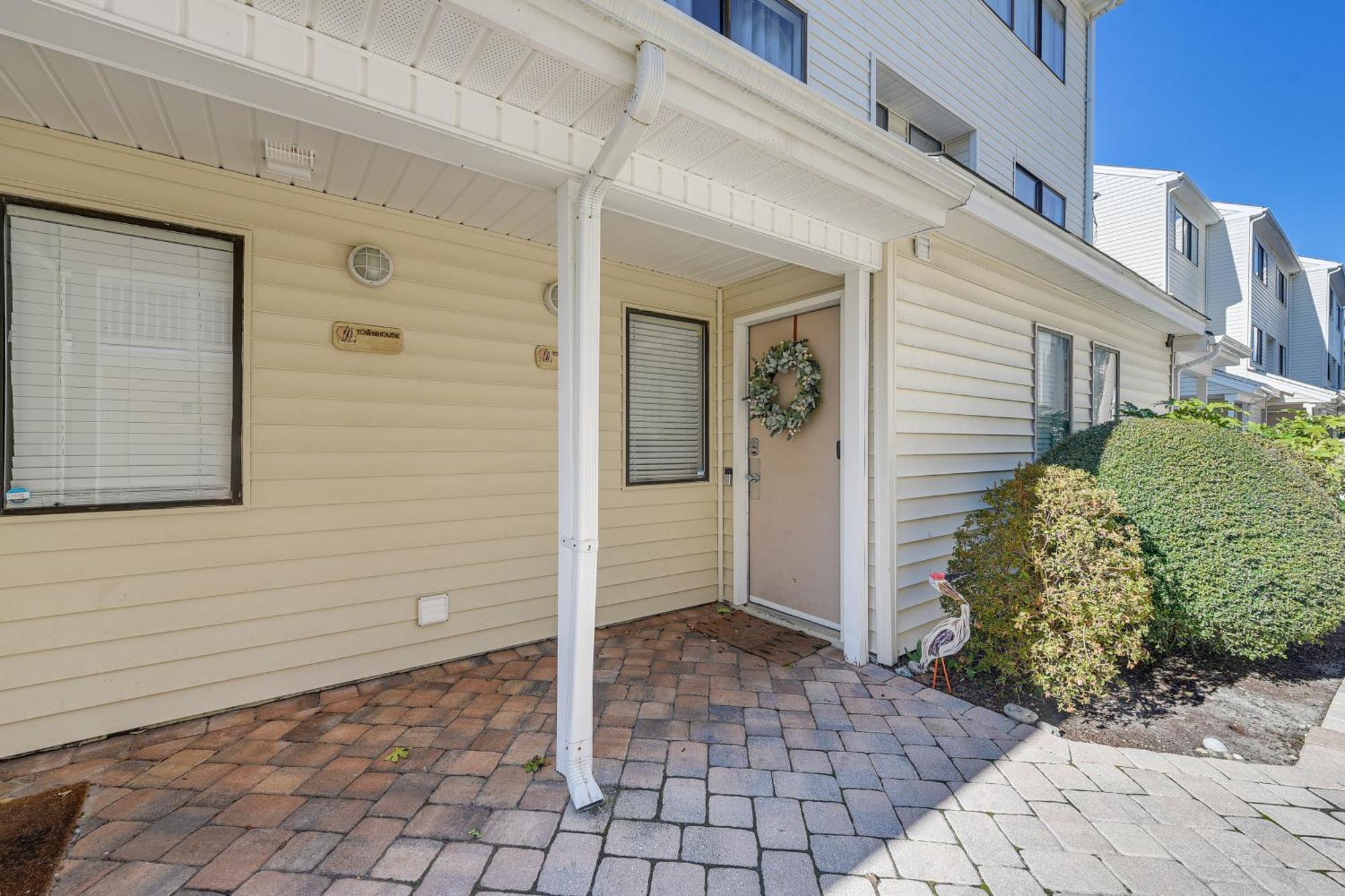 Myrtle Townhome Steps To Ocean Waves! Holiday home Myrtle Beach