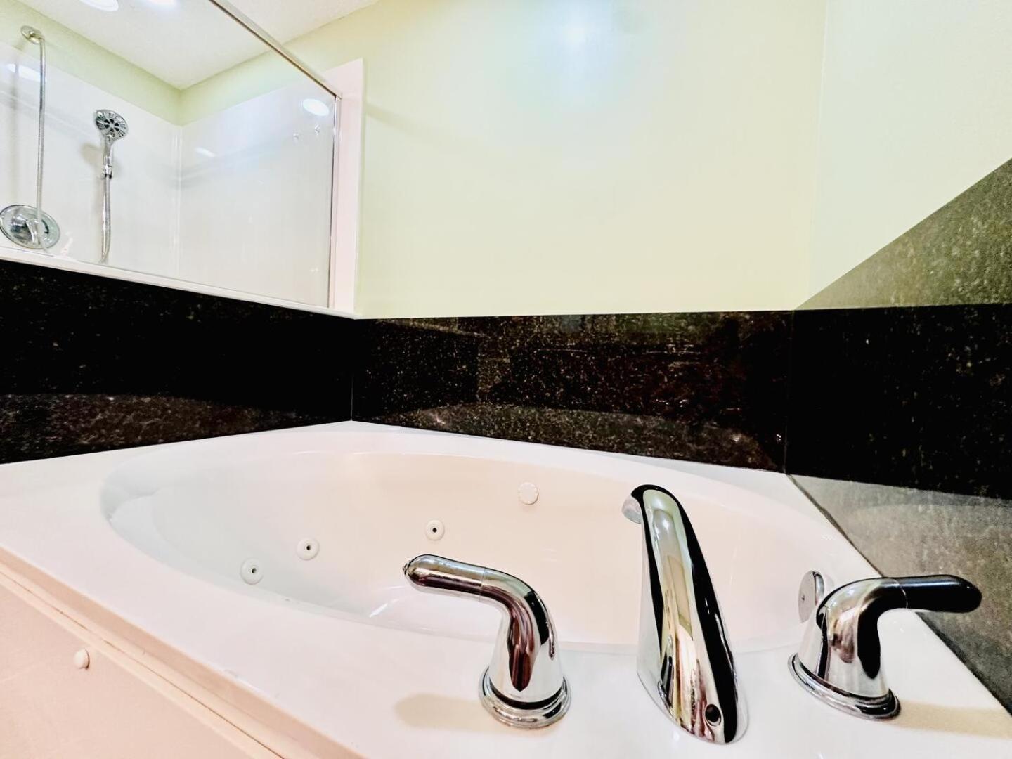 Apartment Crescent Shores N 1204