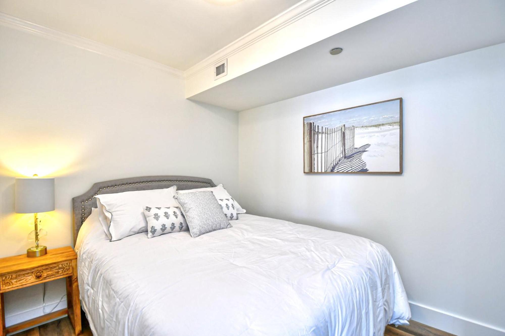 Remodeled, Open Airy Condo, With Full Access , 1706 Brighton Apartment